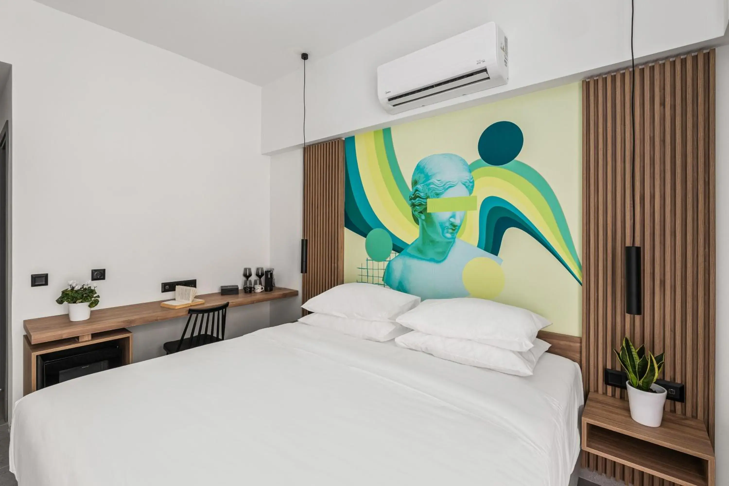 Bed in The Q Hotel Bed in The Q Hotel