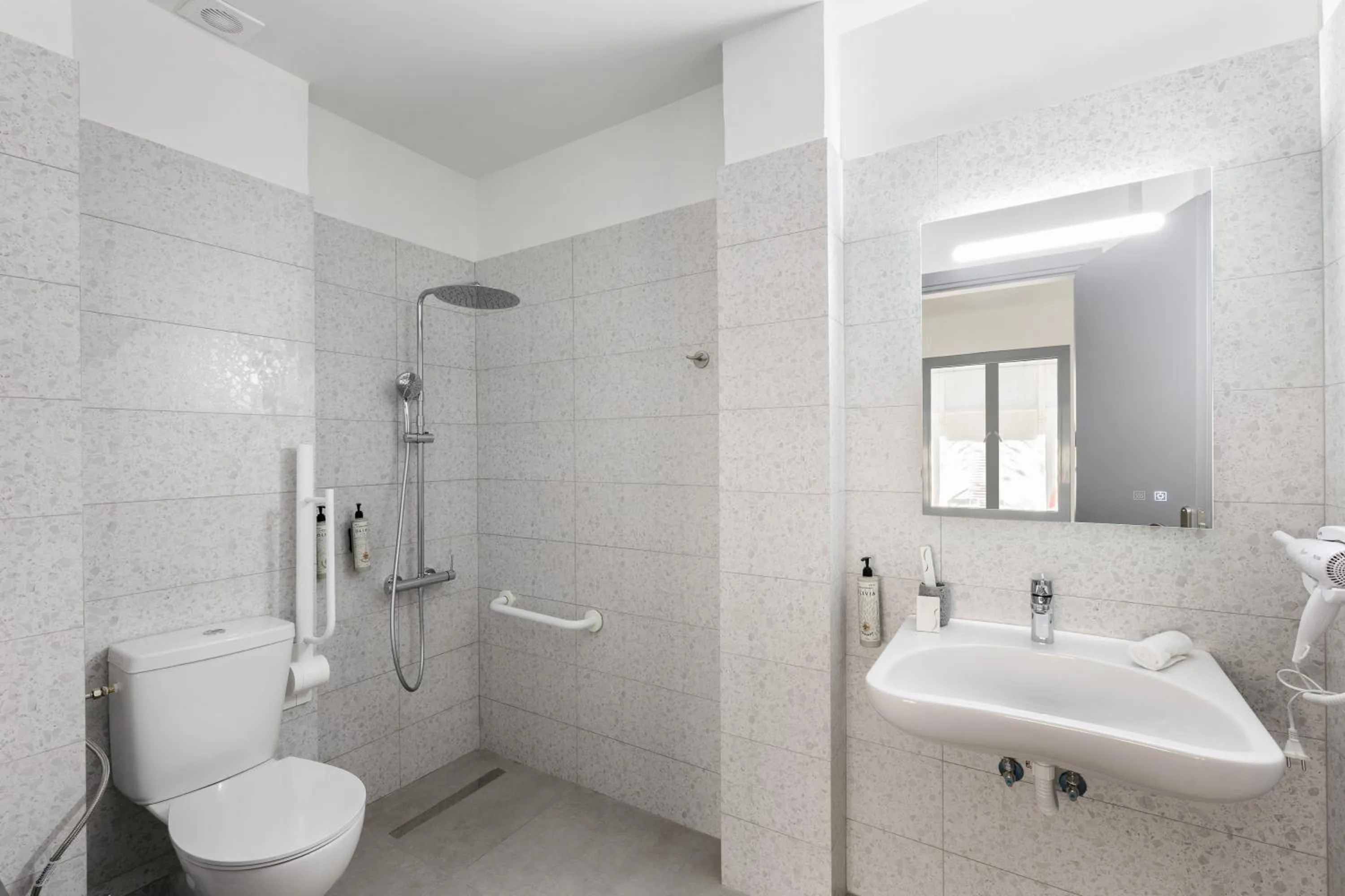 Shower in The Q Hotel