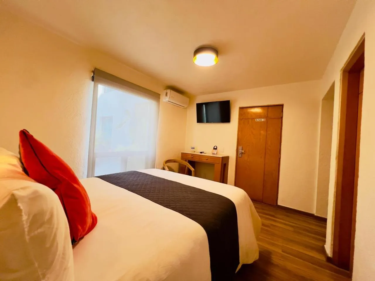 TV and multimedia, Bed in Hotel Consulado