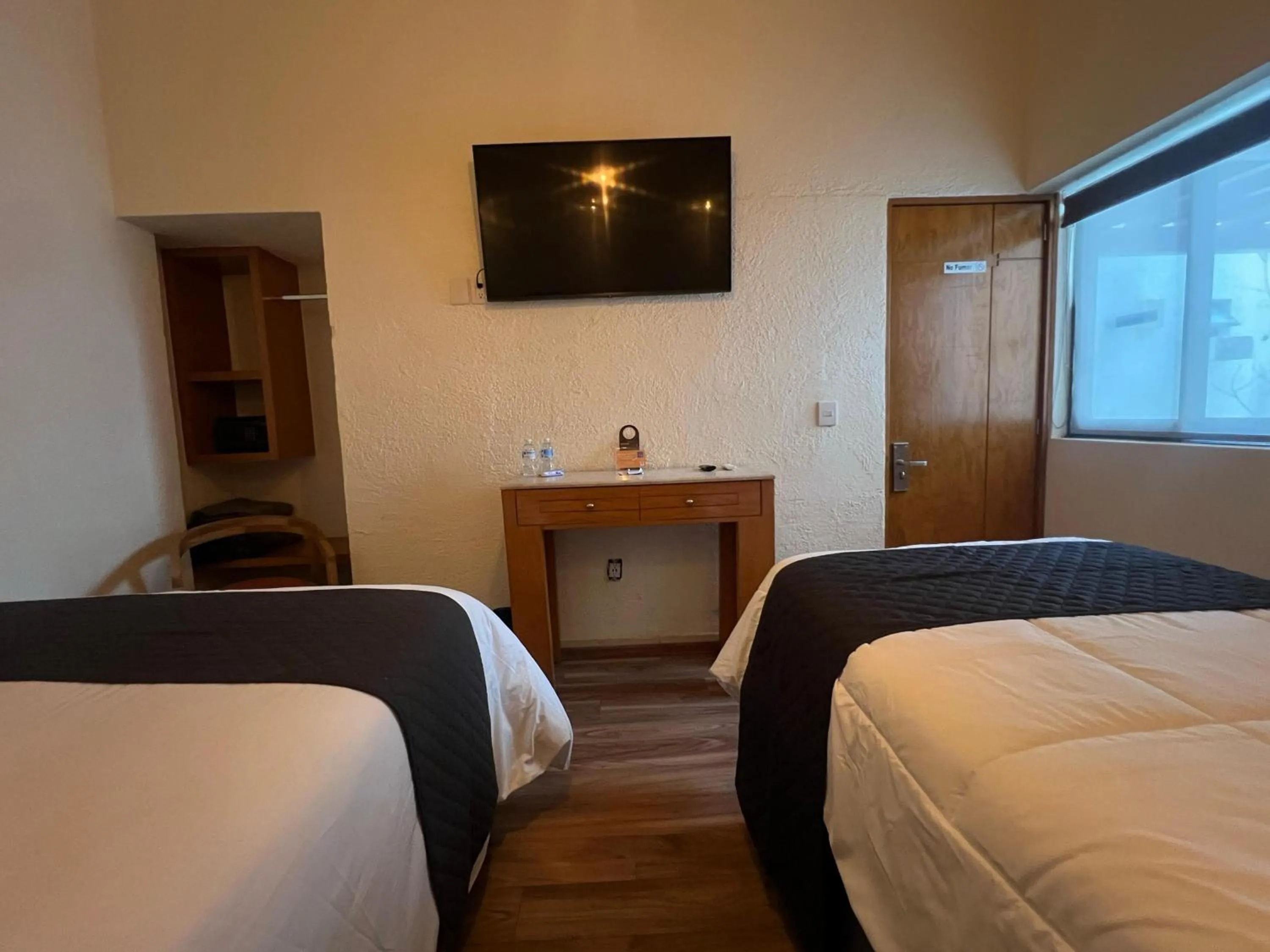 TV and multimedia, Bed in Hotel Consulado