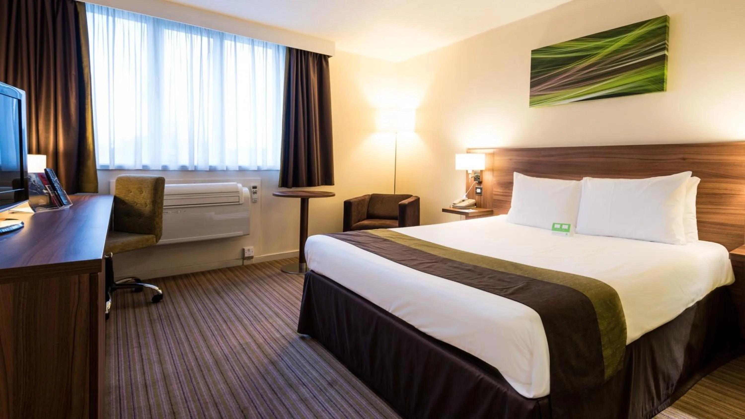 Photo of the whole room, Bed in Holiday Inn Slough Windsor by IHG