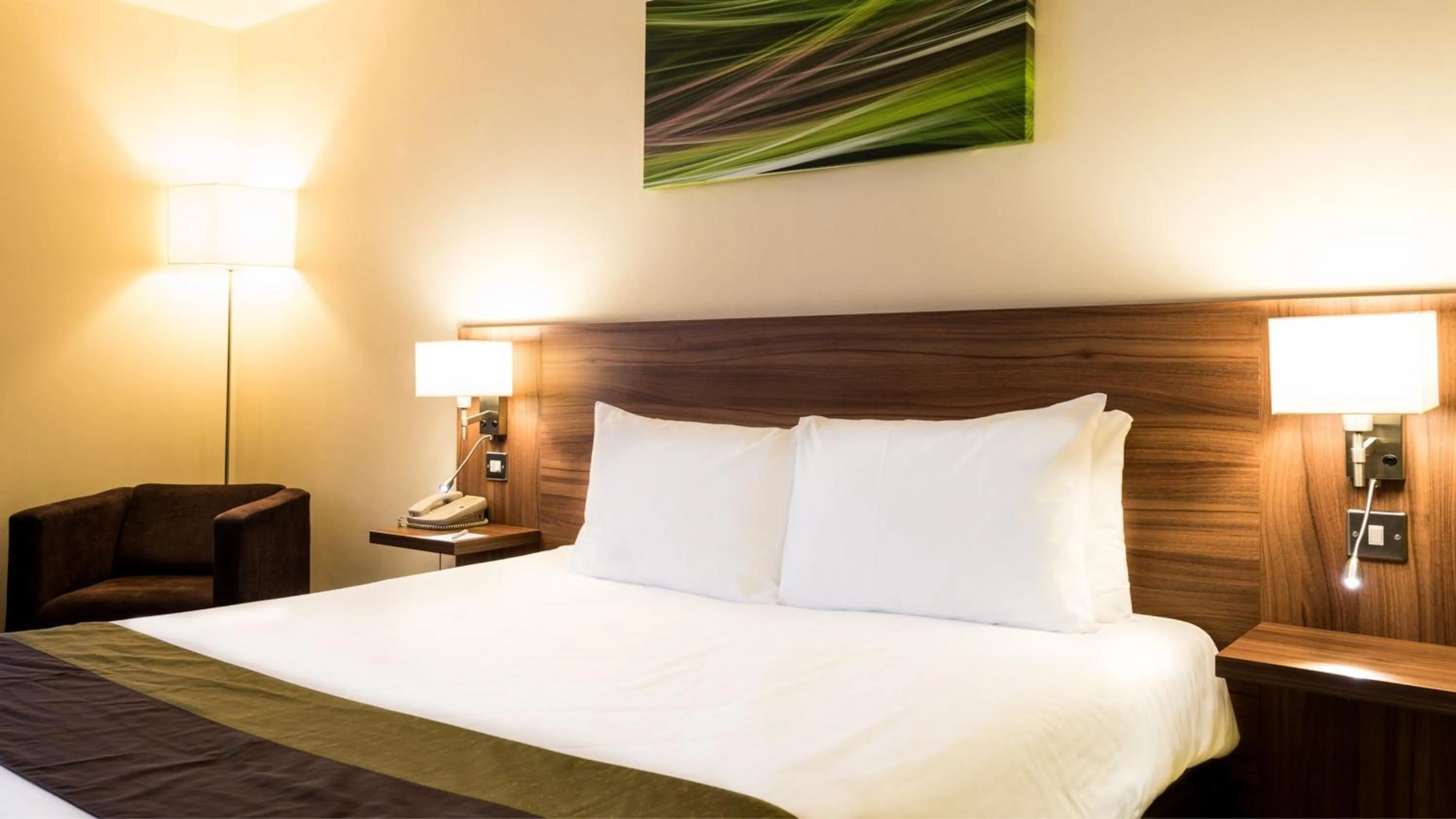 Photo of the whole room, Bed in Holiday Inn Slough Windsor by IHG