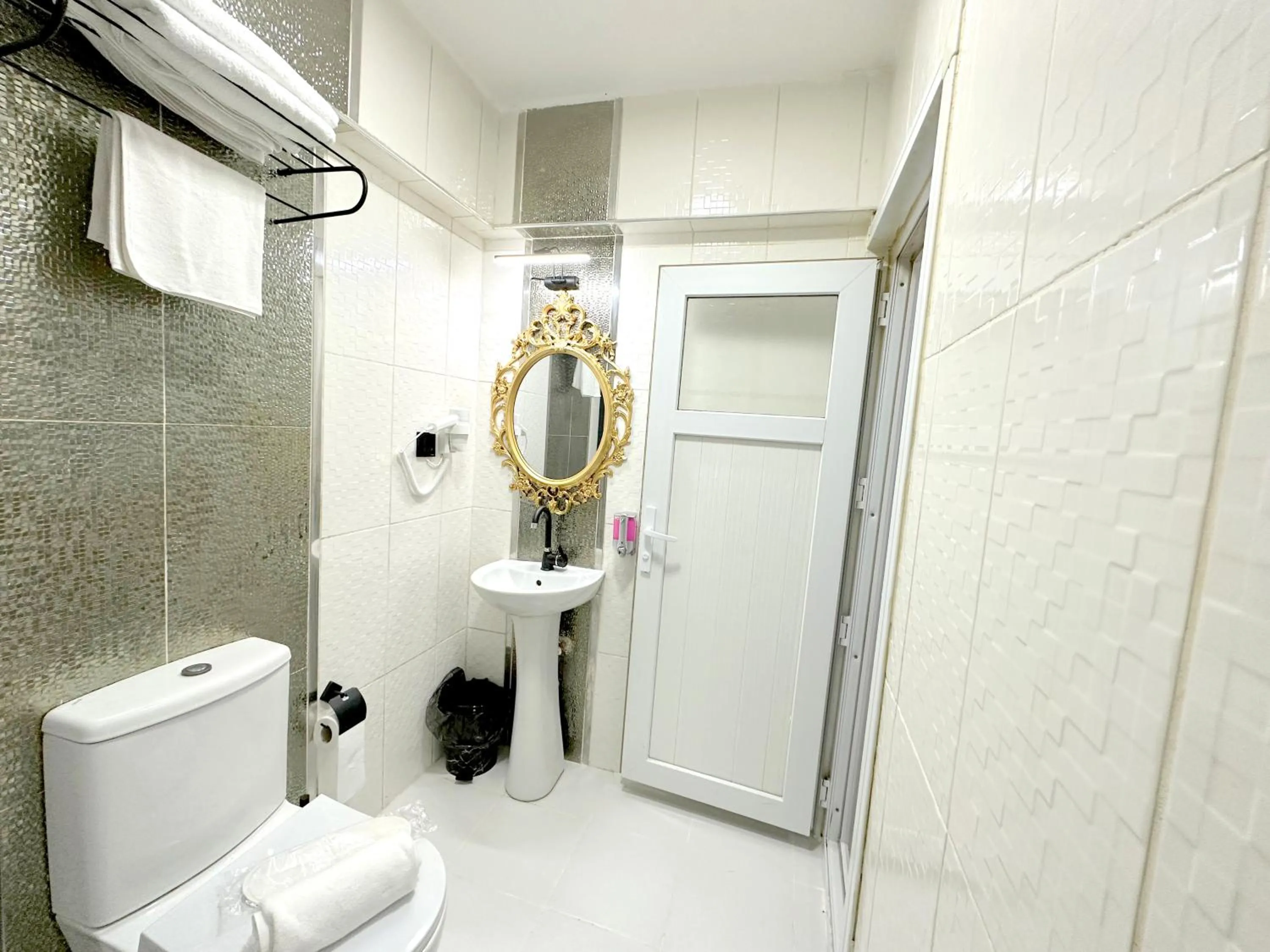 Toilet in Menesa Hotel