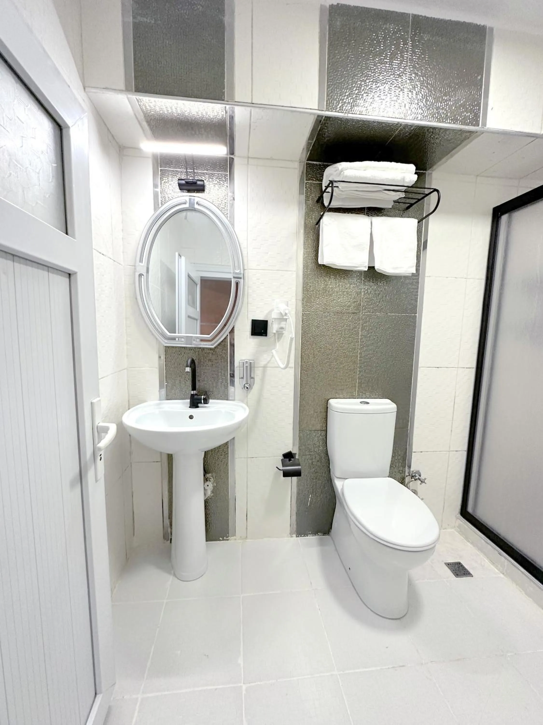 Shower in Menesa Hotel