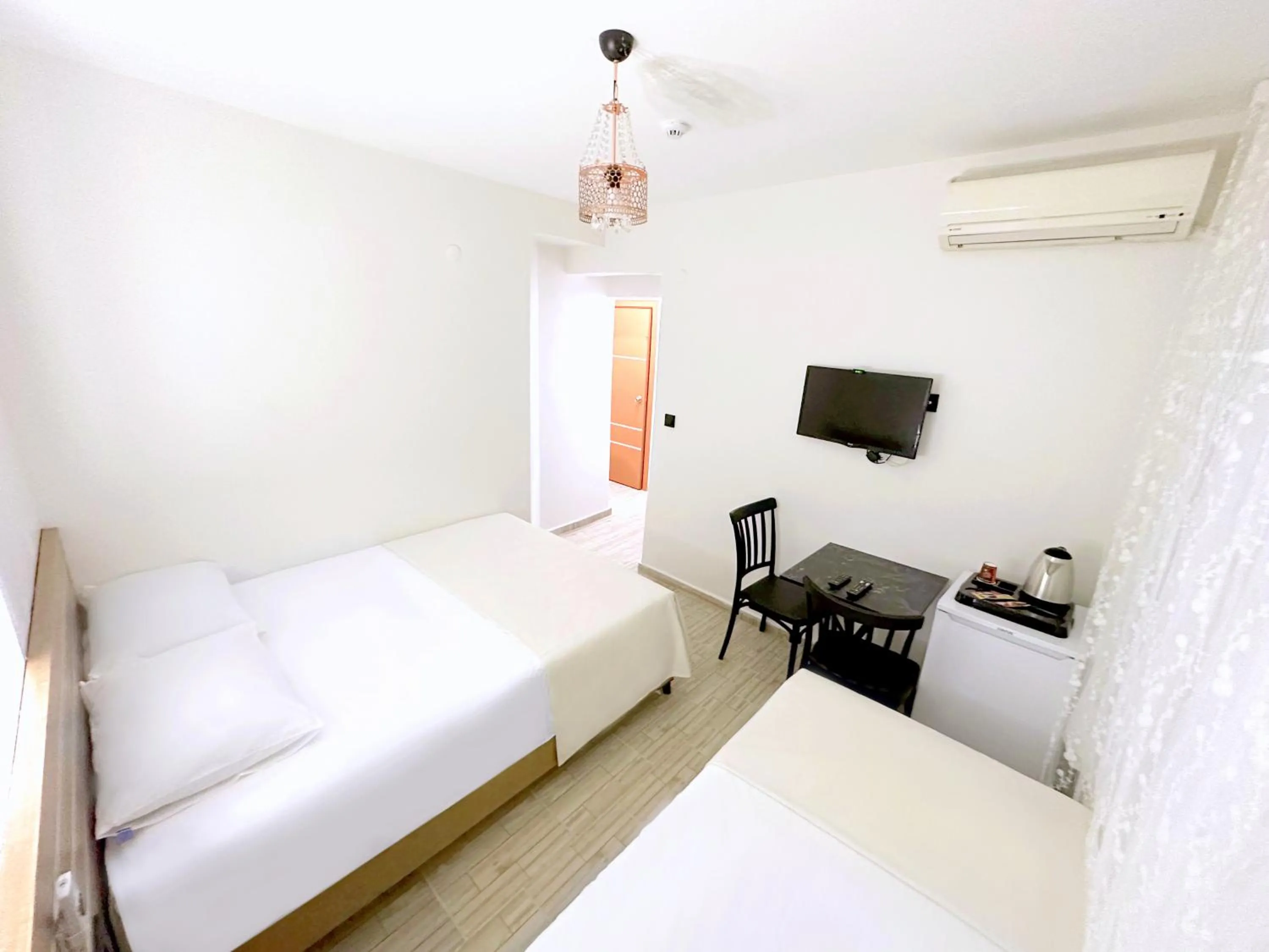 TV and multimedia in Menesa Hotel