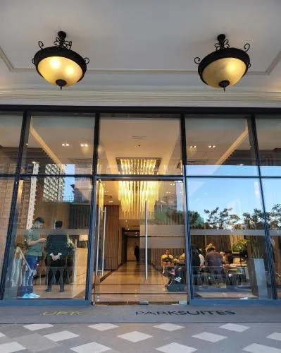 Uptown Parksuites Tower 1 at BGC - Staycations Up Above 12