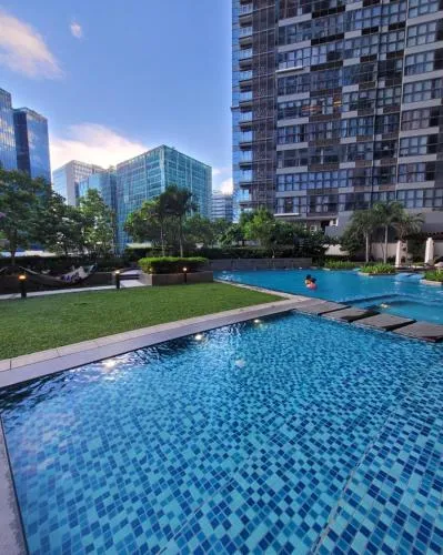 Uptown Parksuites Tower 1 at BGC - Staycations Up Above 12