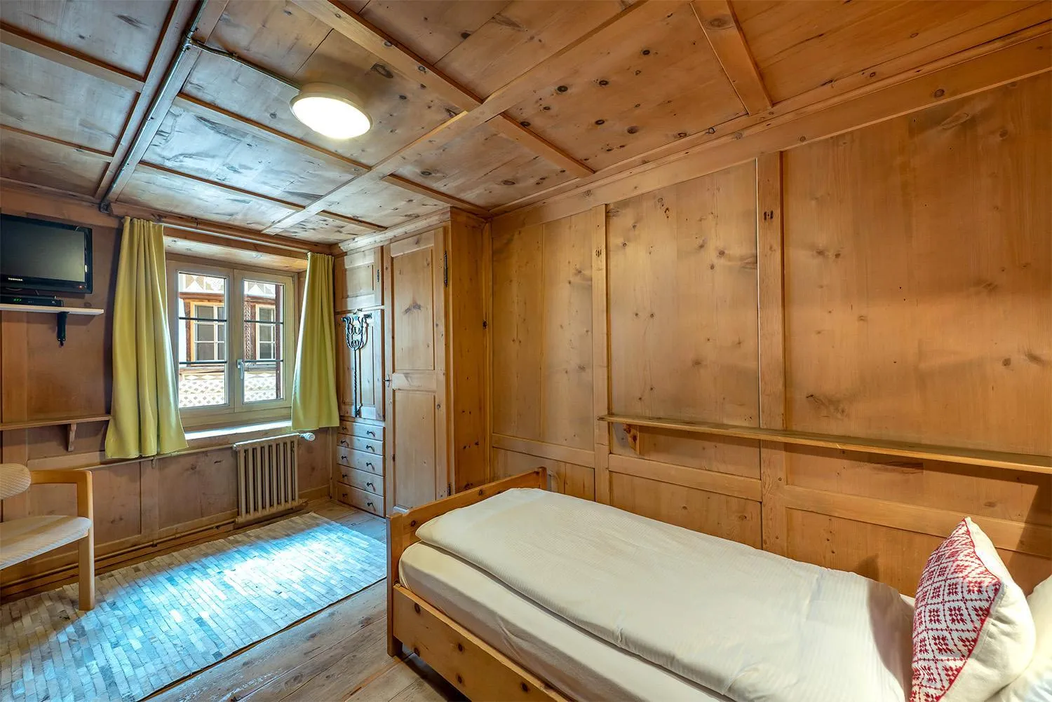 Single Room with Private Bathroom in Weisses Kreuz - Crusch Alva