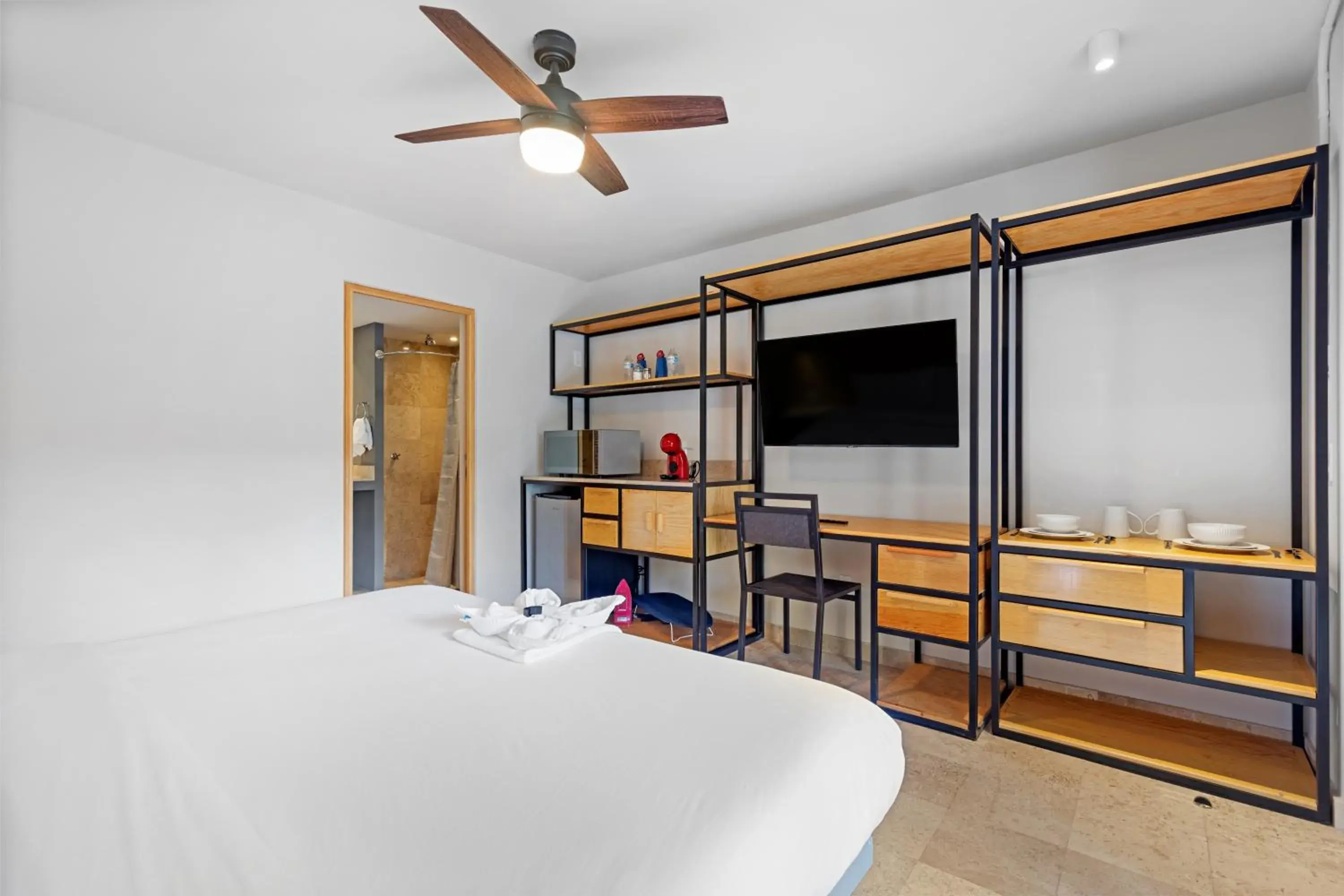 Queen Suite in Hacienda Santa Barbara by Homi Rent Queen Suite in Hacienda Santa Barbara by Homi Rent