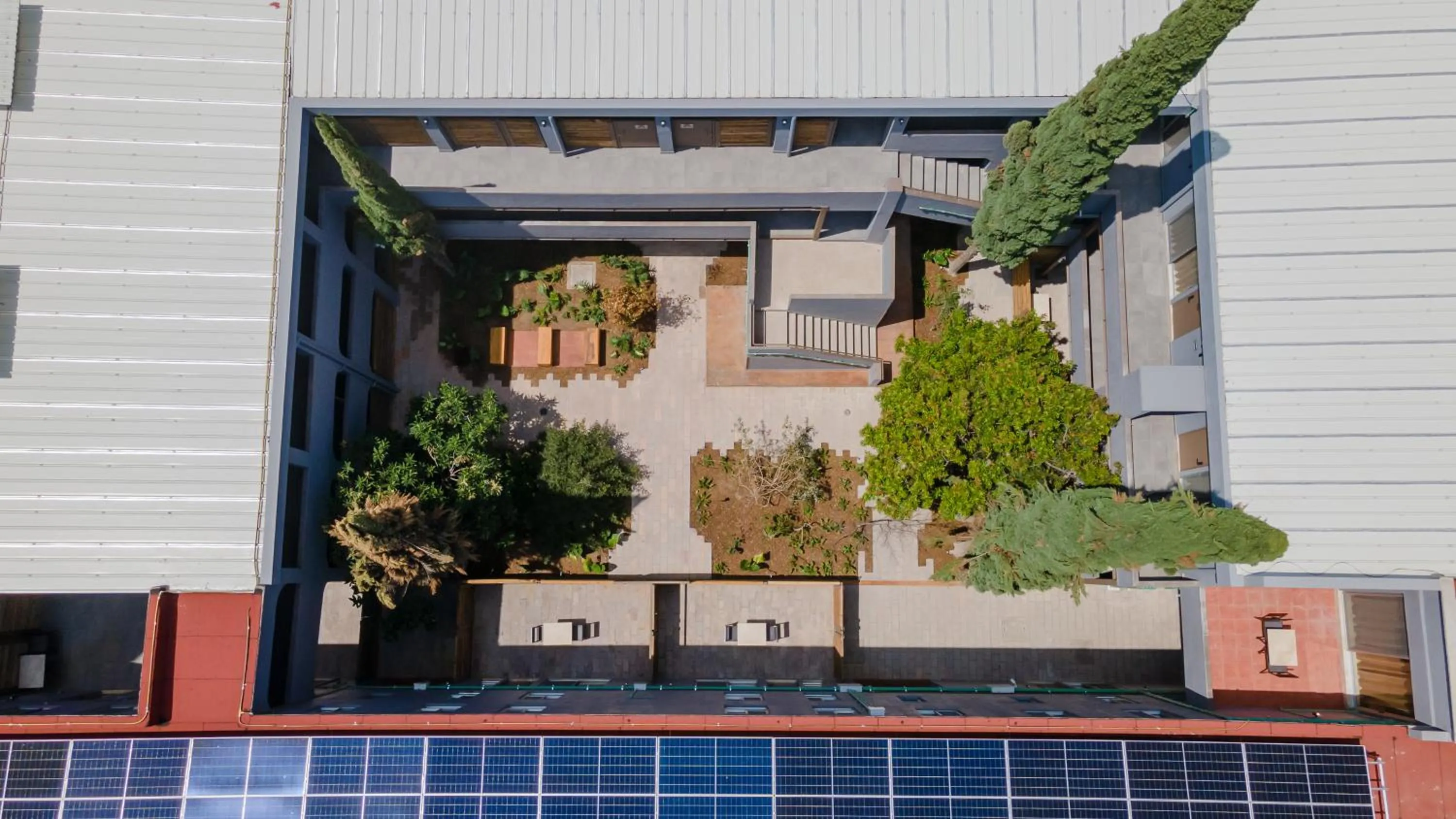 Garden view in Hacienda Santa Barbara by Homi Rent