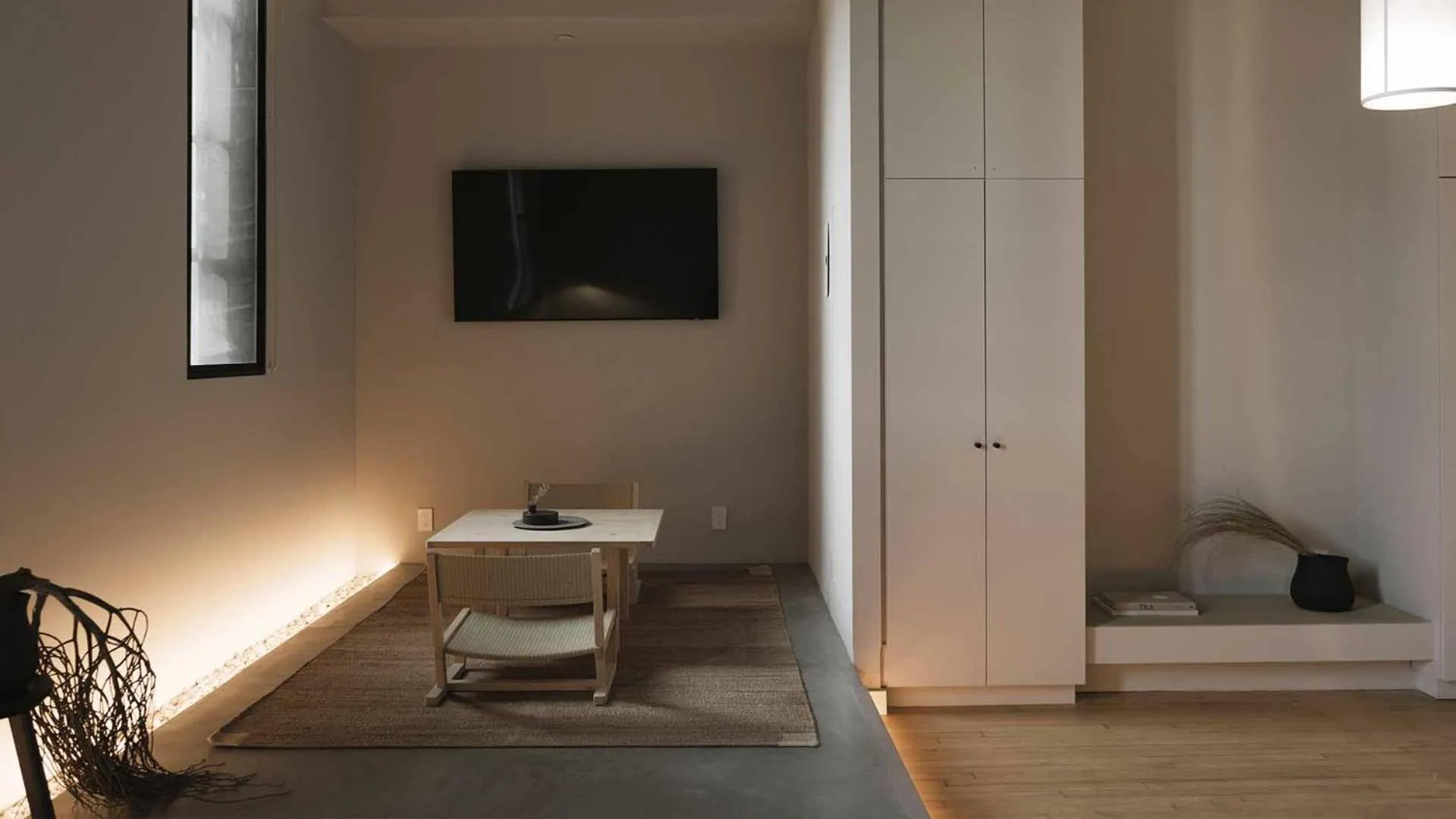 TV and multimedia in kodō hotel - Heart of LA Arts District