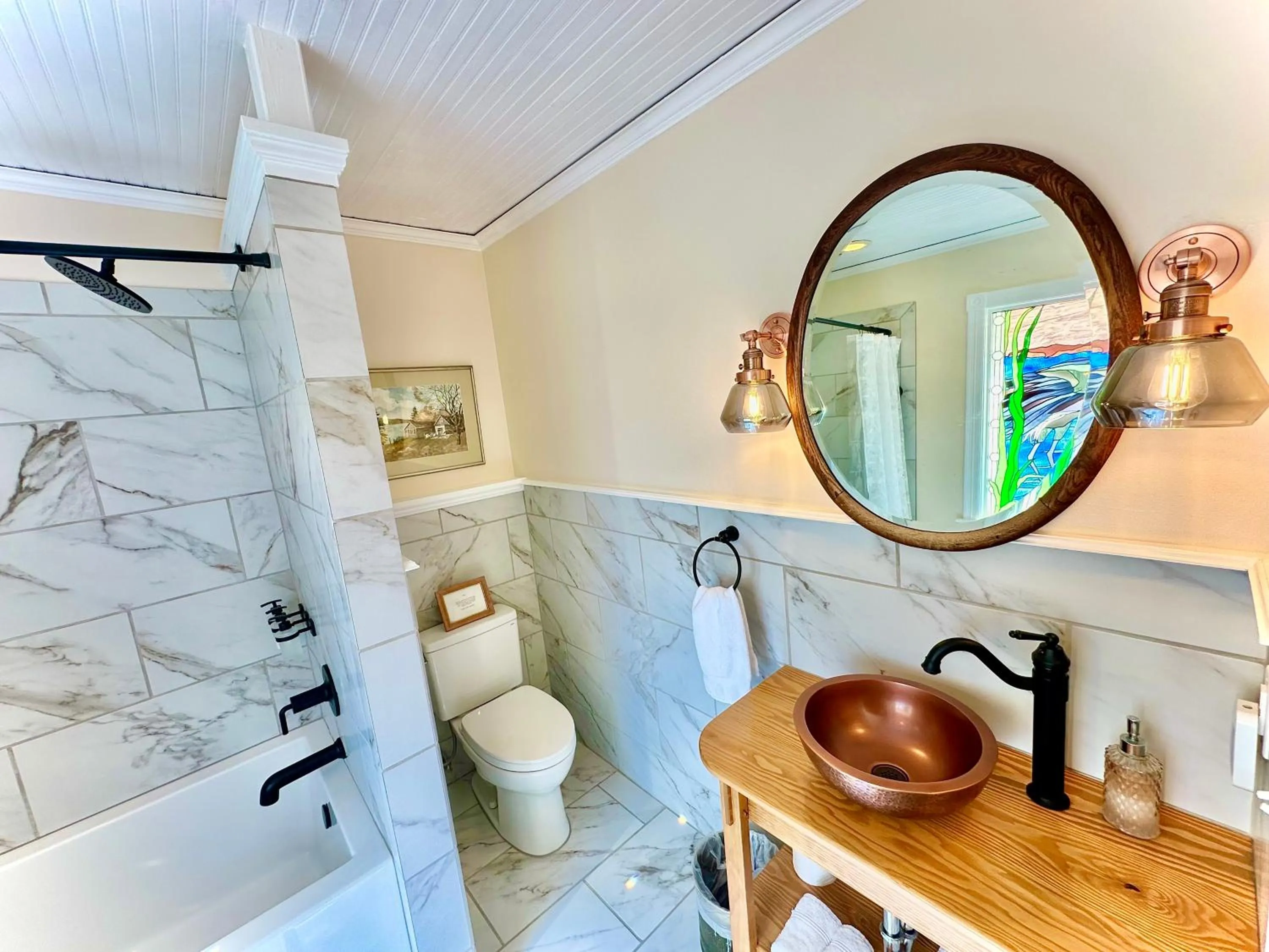 Shower in Orcas Hotel