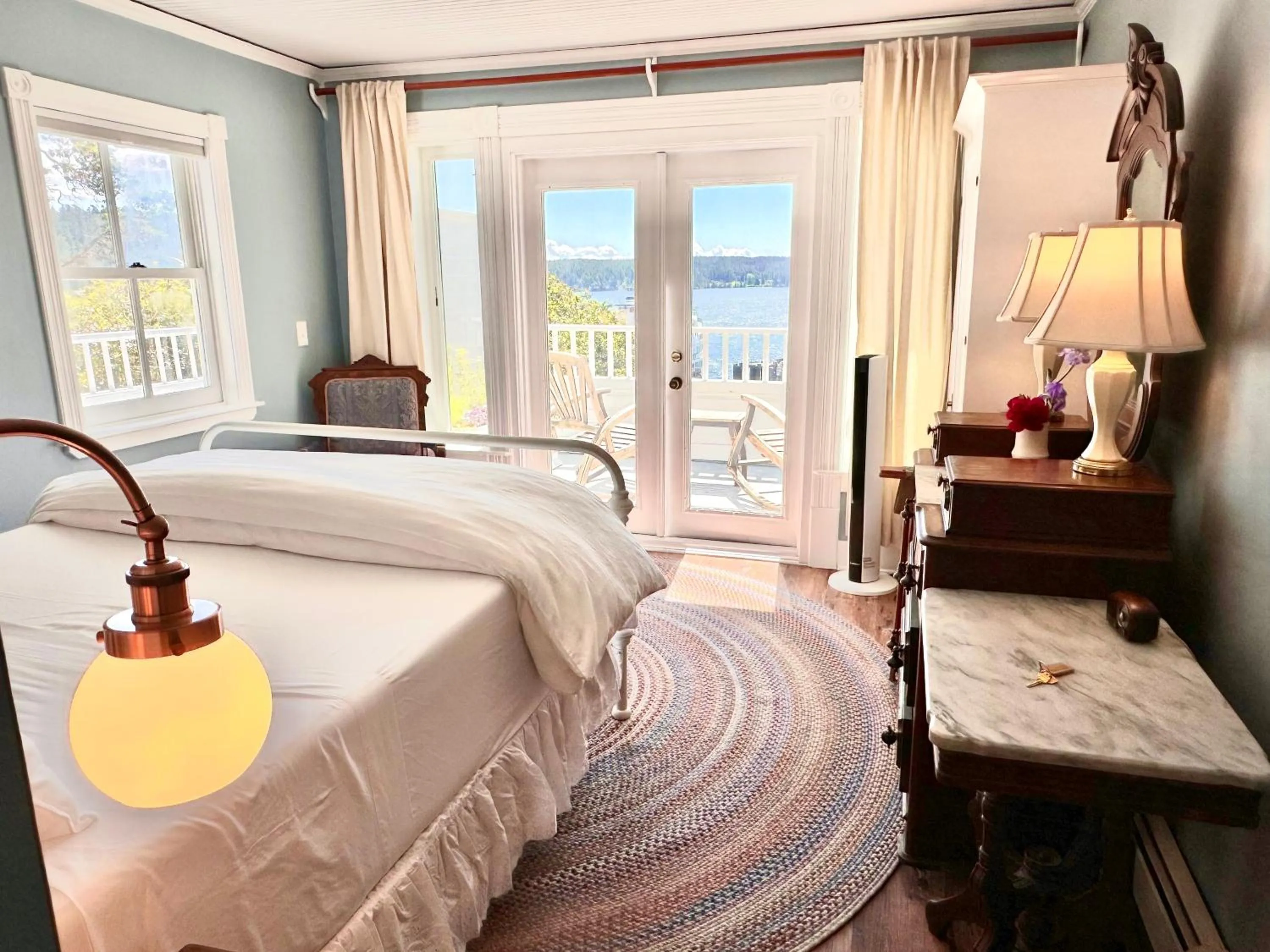 Balcony/Terrace, Bed in Orcas Hotel