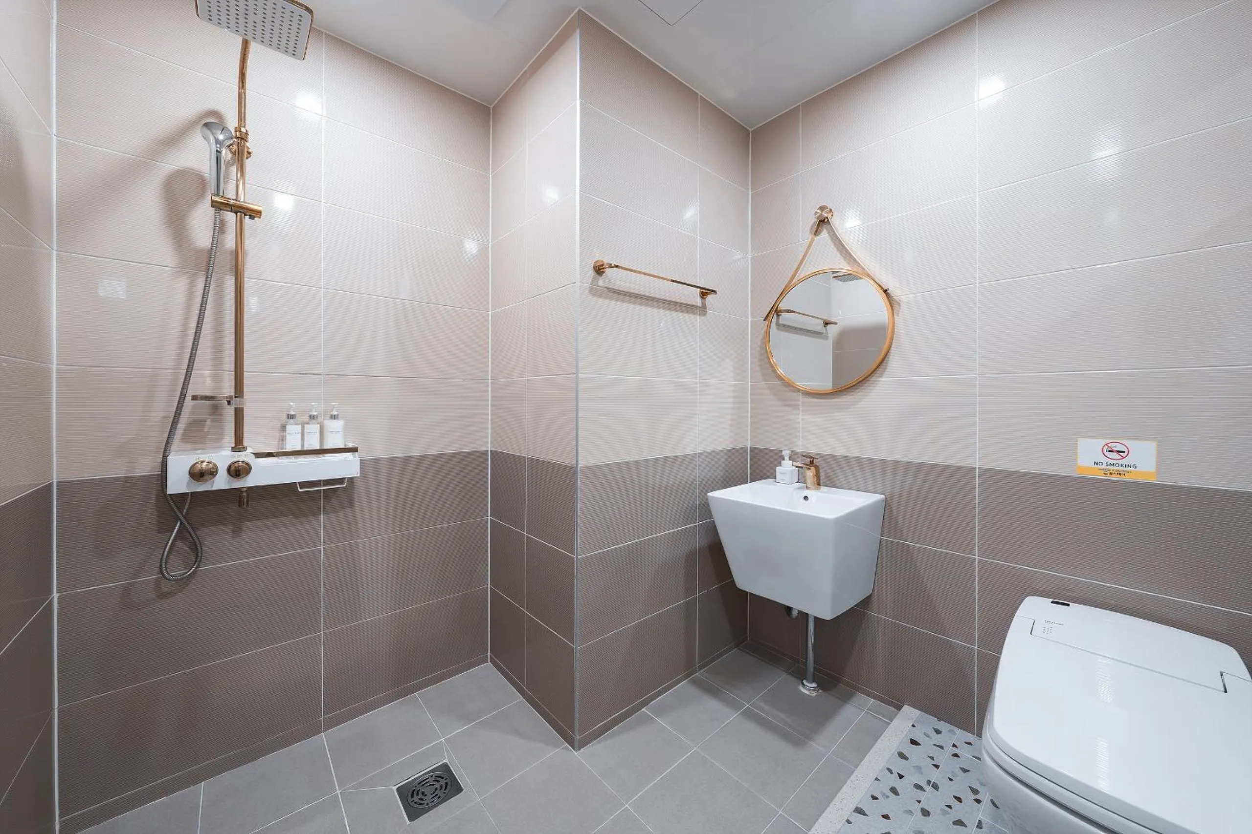 Shower in Hotel Palace Gyeongju