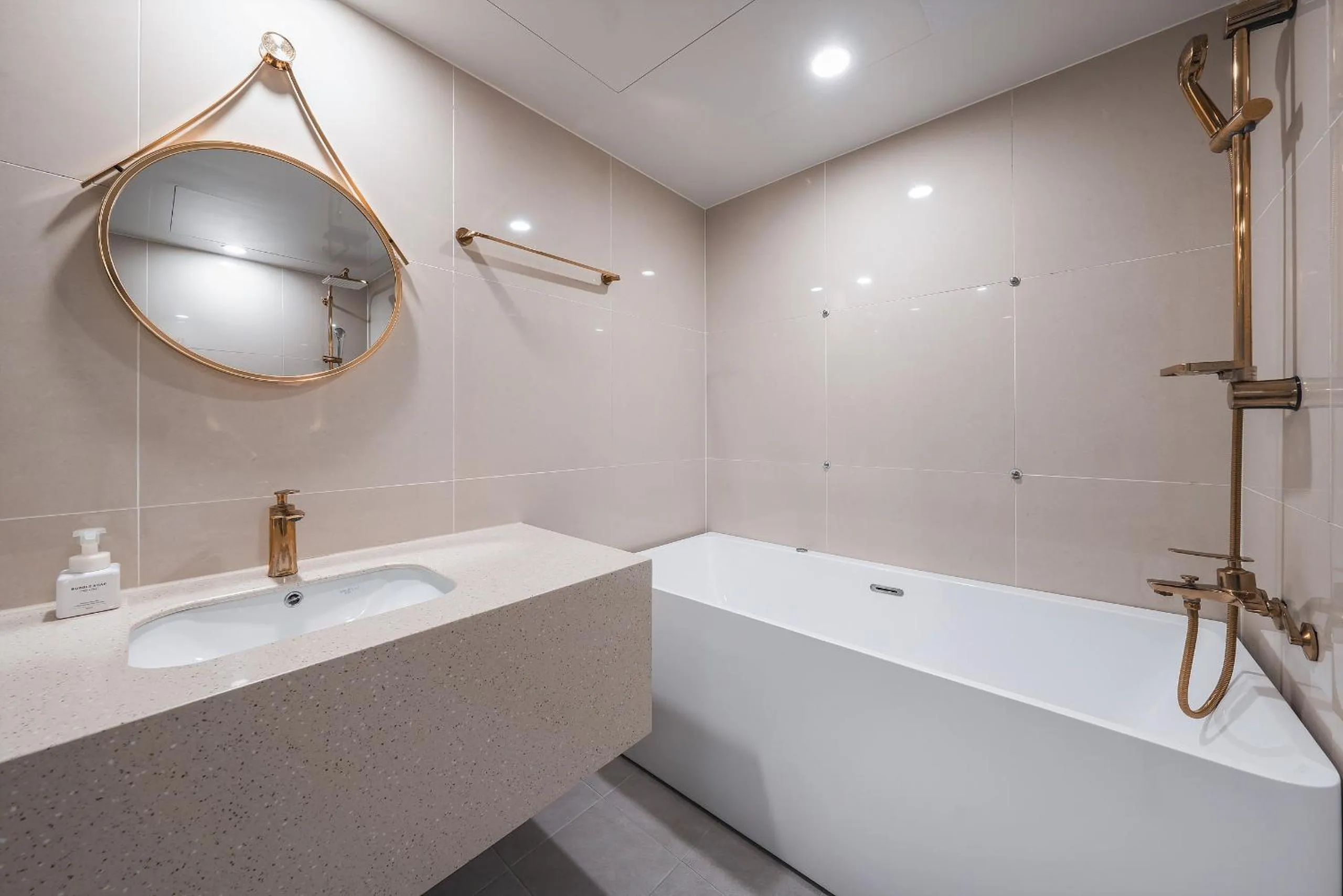 Shower in Hotel Palace Gyeongju