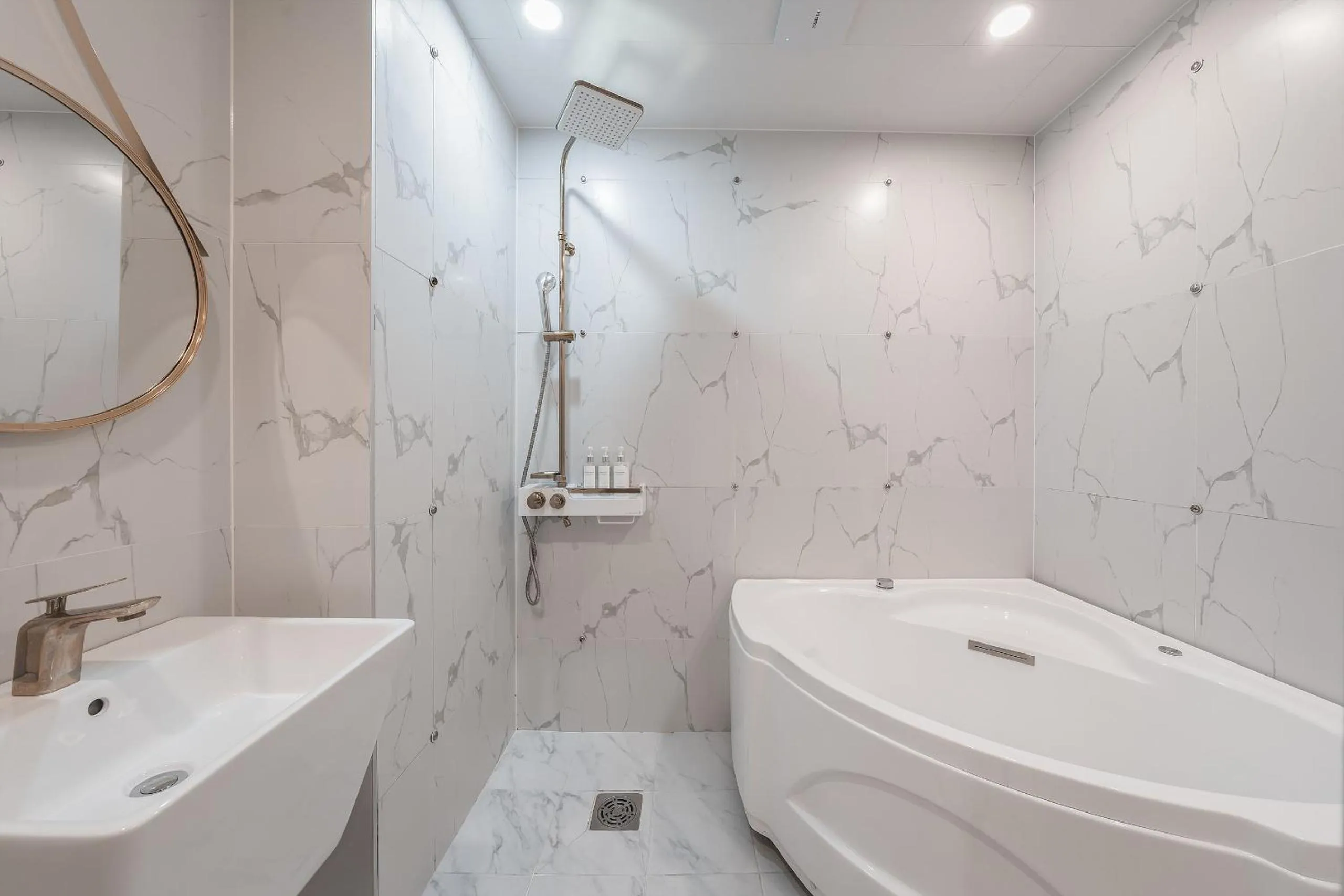 Shower in Hotel Palace Gyeongju