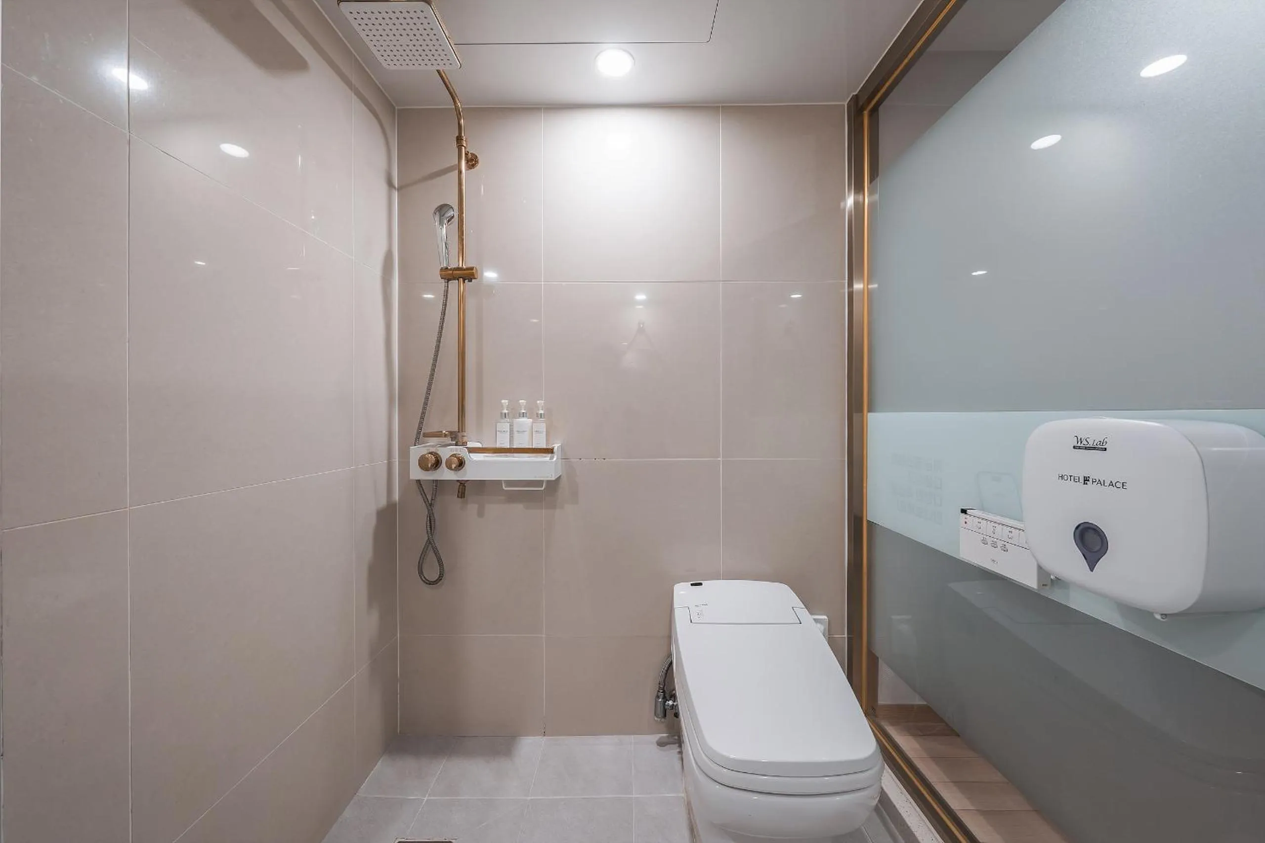 Shower in Hotel Palace Gyeongju