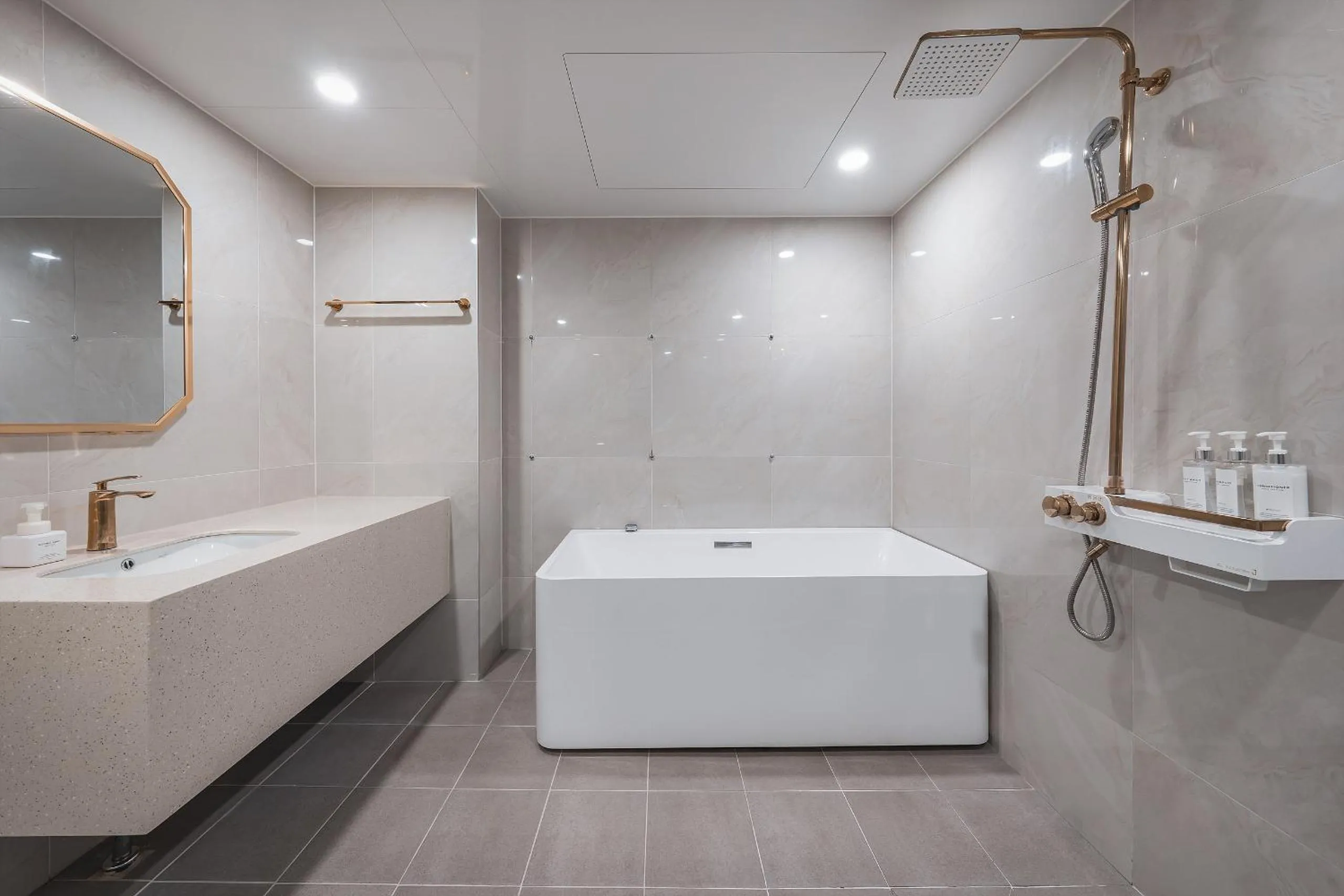 Bath in Hotel Palace Gyeongju