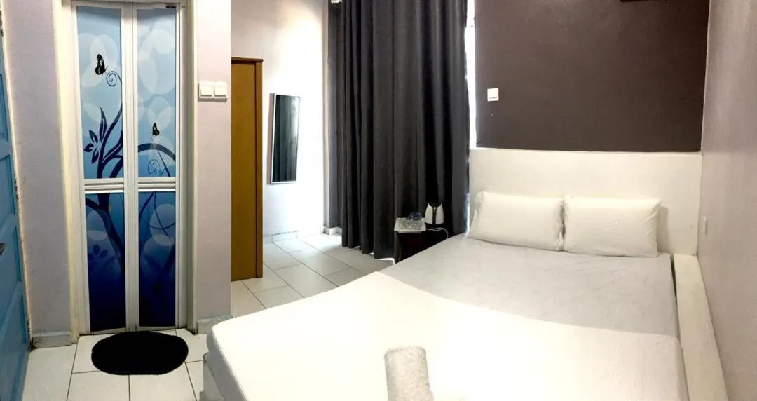 AQIL BEACH INN