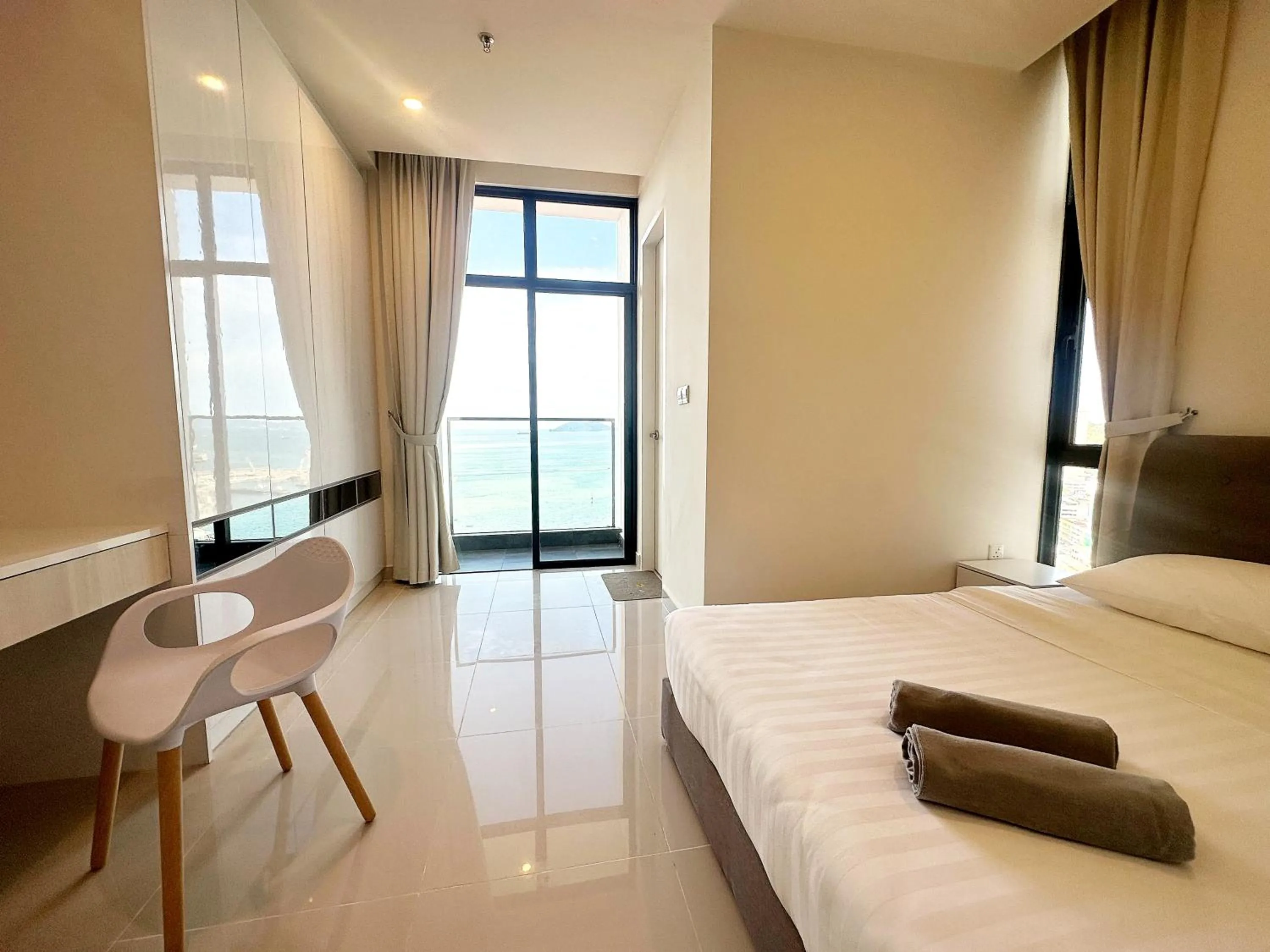Deluxe Suite with Sea View in The Shore Kota Kinabalu City Centre by LW Suites