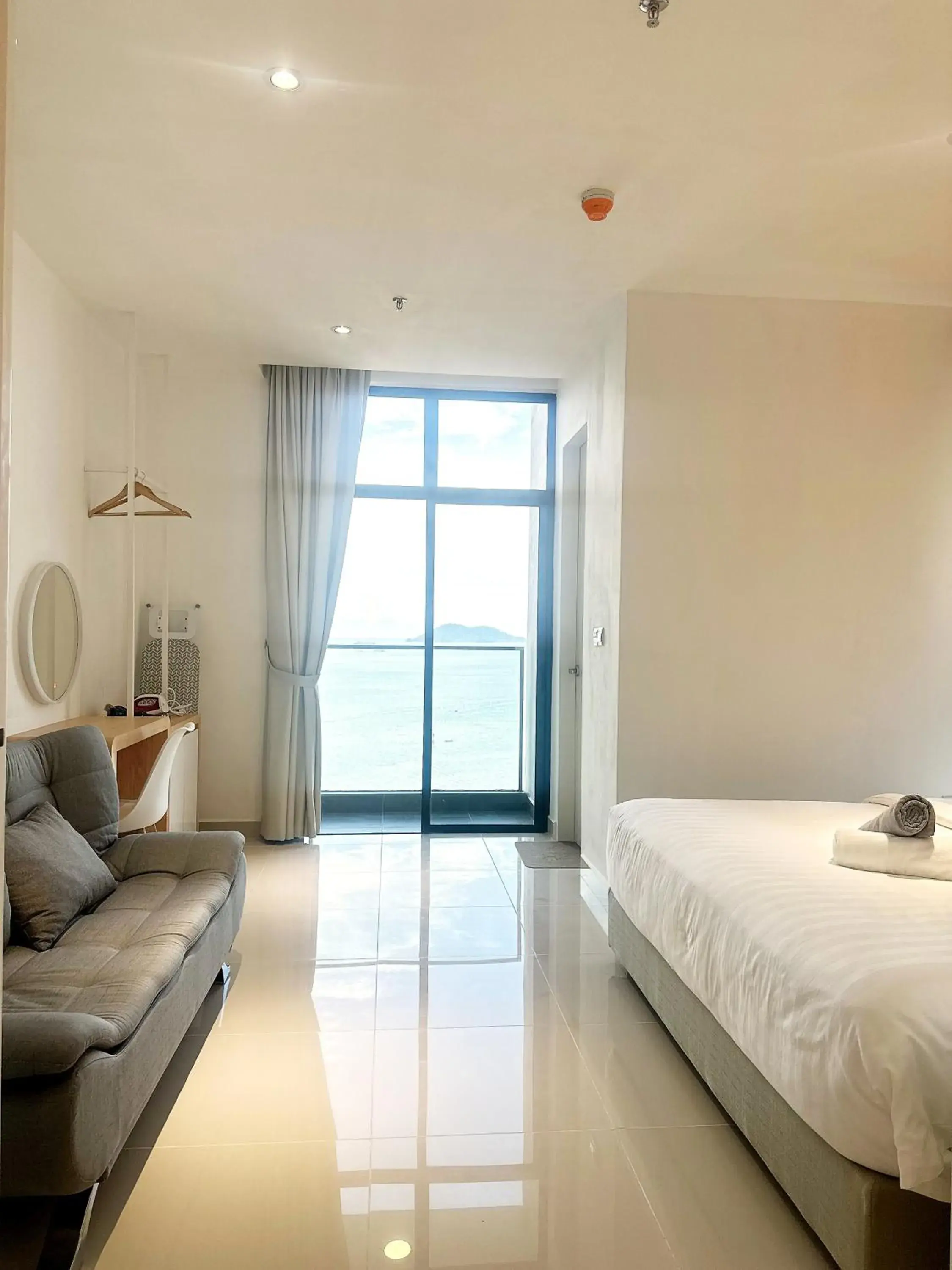 Apartment with Sea View in The Shore Kota Kinabalu City Centre by LW Suites Apartment with Sea View in The Shore Kota Kinabalu City Centre by LW Suites