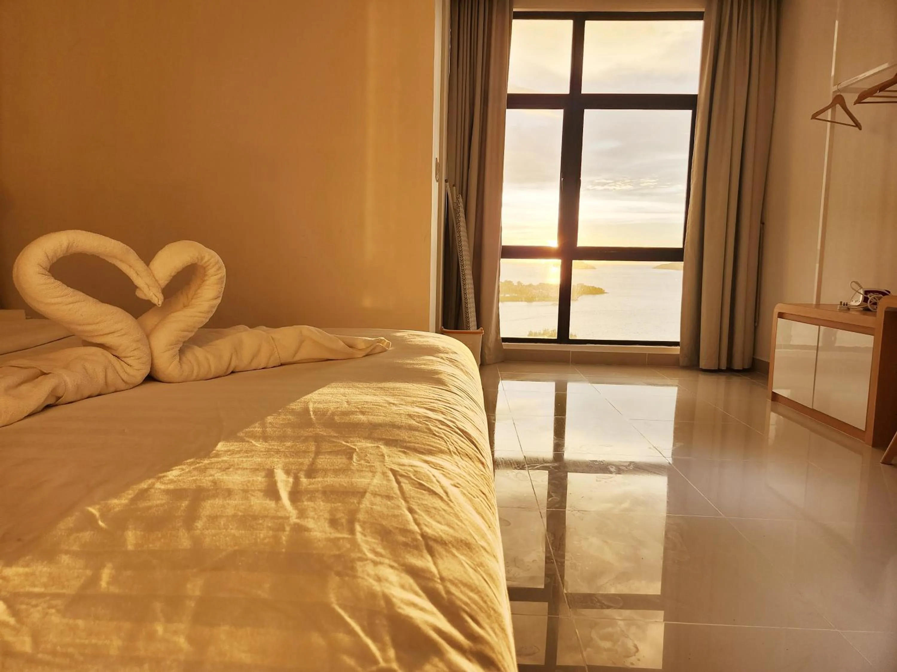 Bed in The Shore Kota Kinabalu City Centre by LW Suites