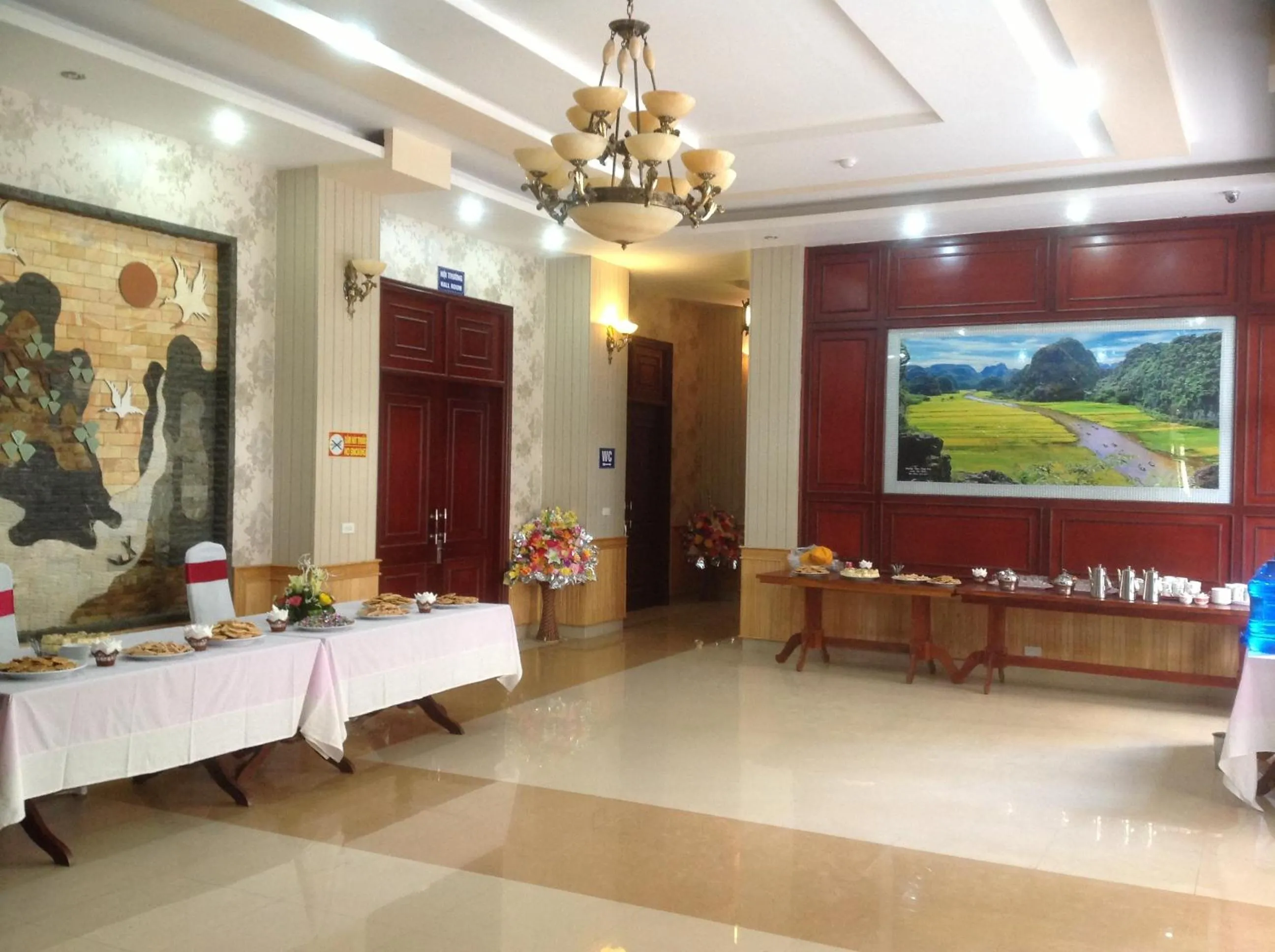 Communal lounge/ TV room in Yen Nhi Hotel Ninh Binh
