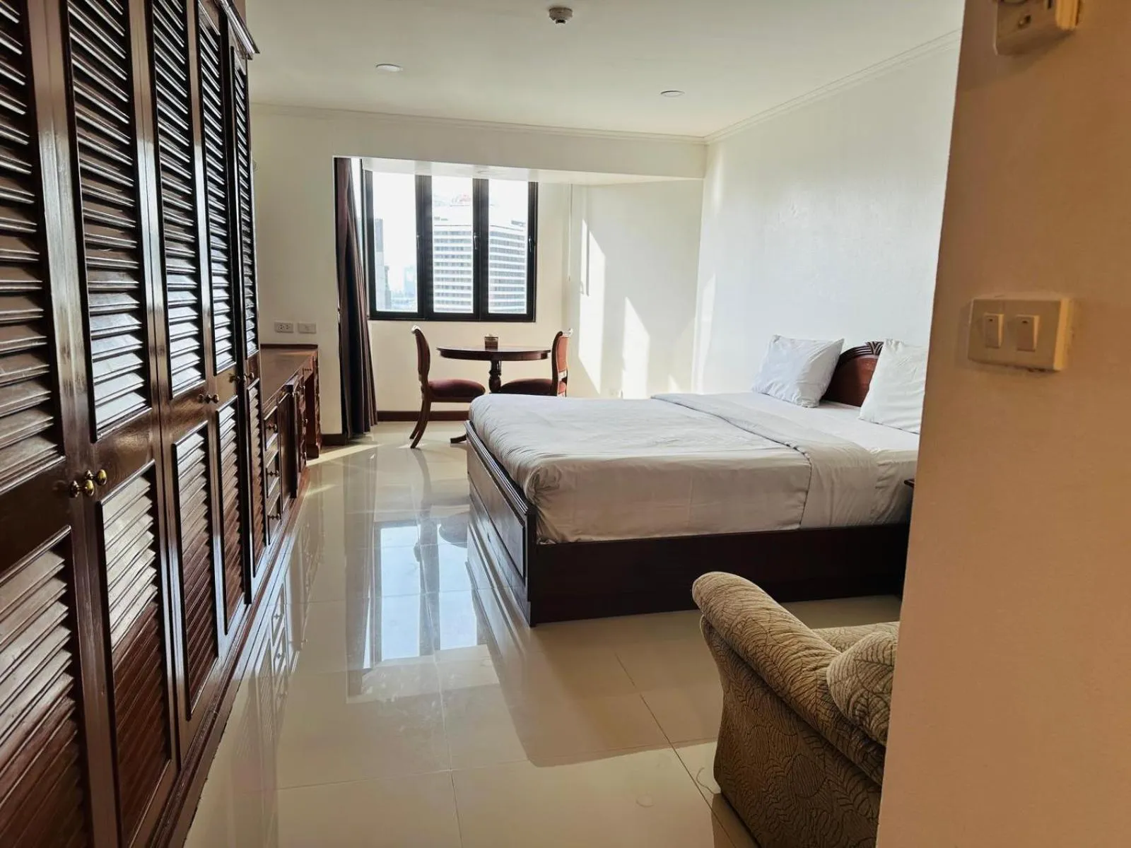 Photo of the whole room, Bed in Omni Tower Cozy Apartments by Direct Rooms