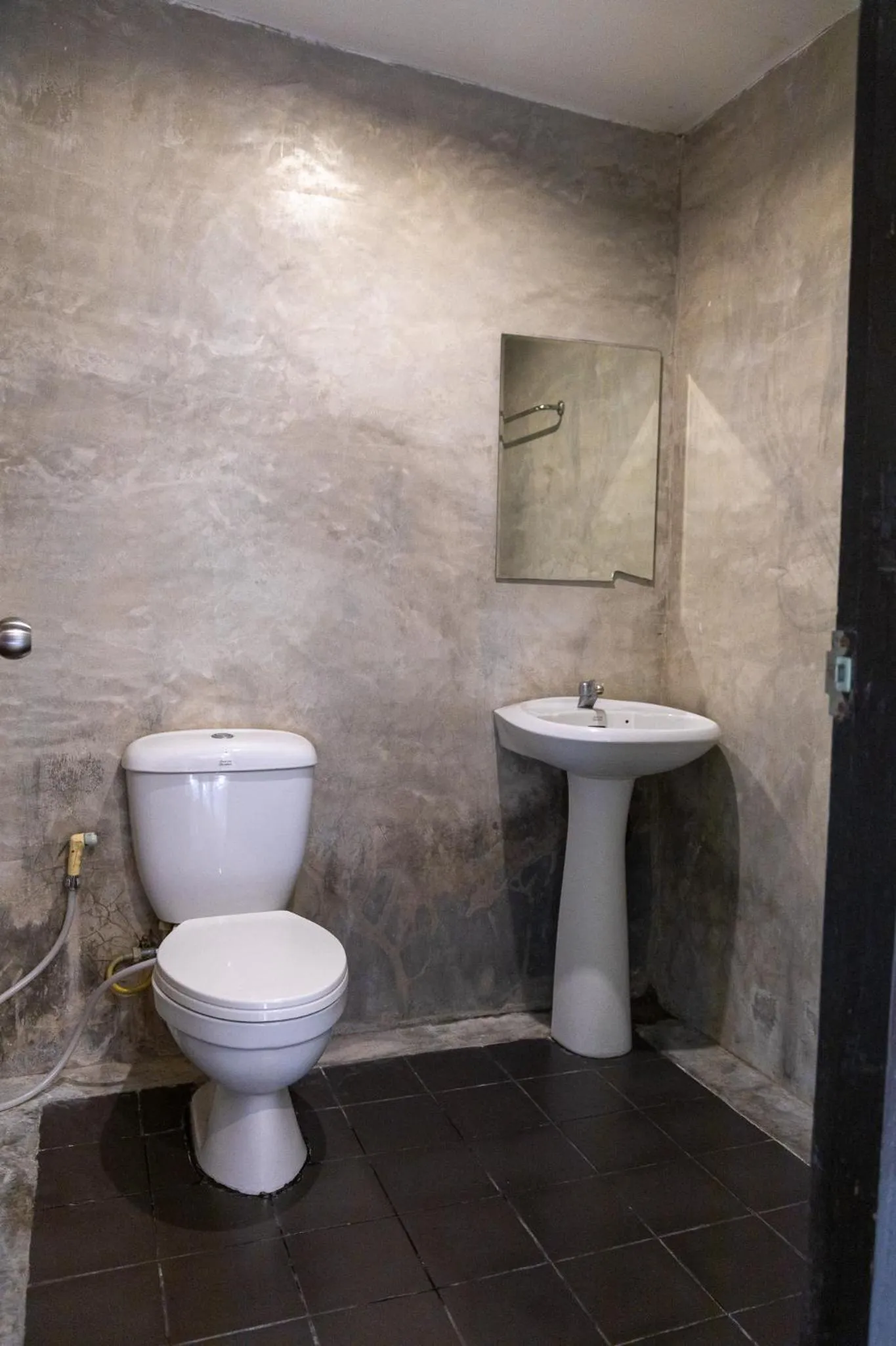 Toilet in Pai happyvillage_yeon