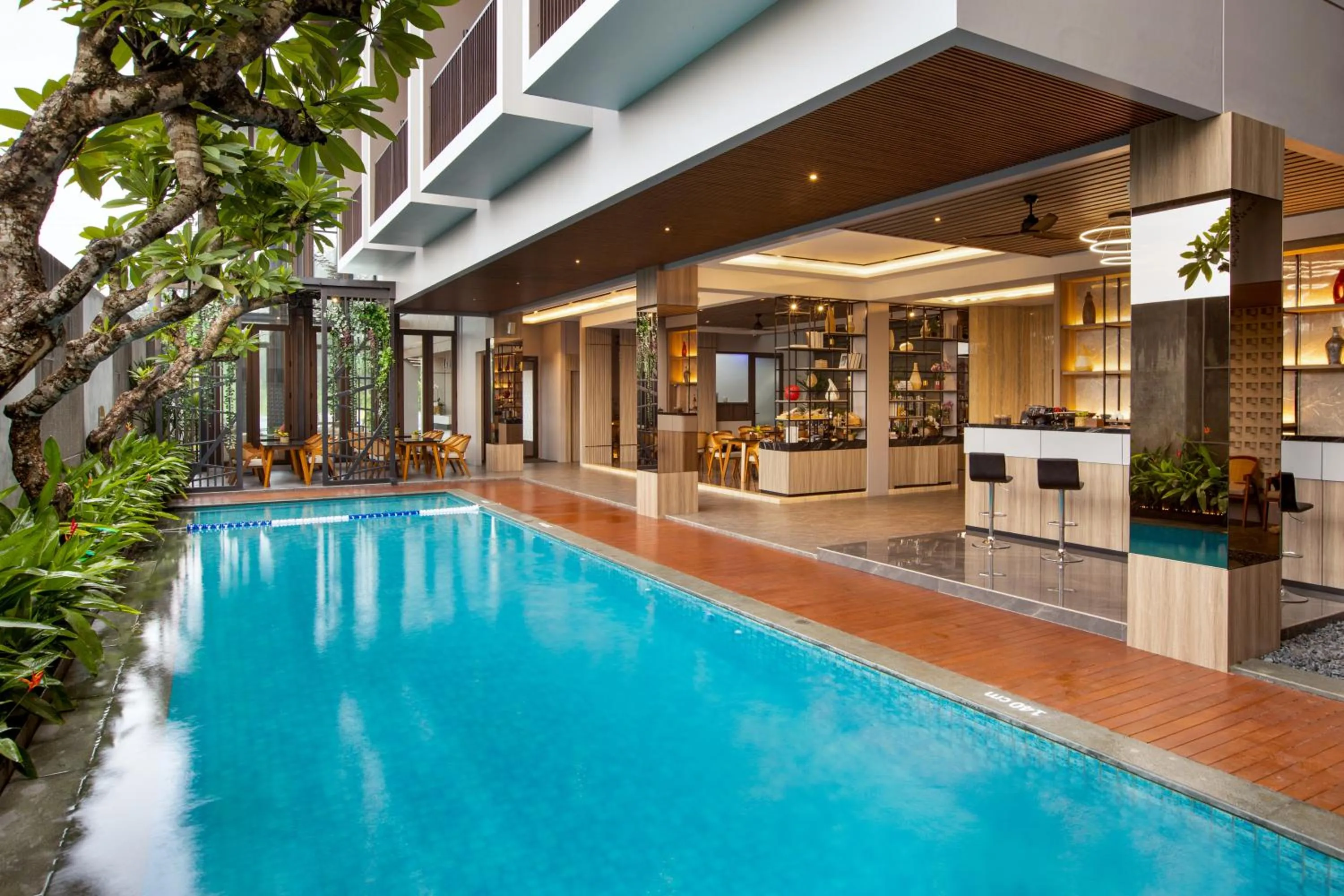 Swimming pool in Kinaralana Hotel Yogyakarta