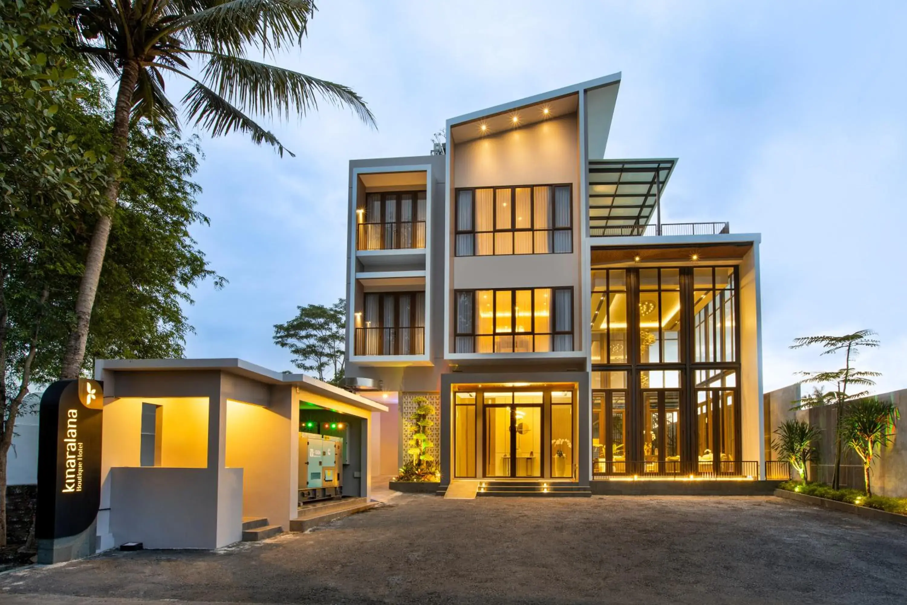 Property building in Kinaralana Hotel Yogyakarta Property building in Kinaralana Hotel Yogyakarta