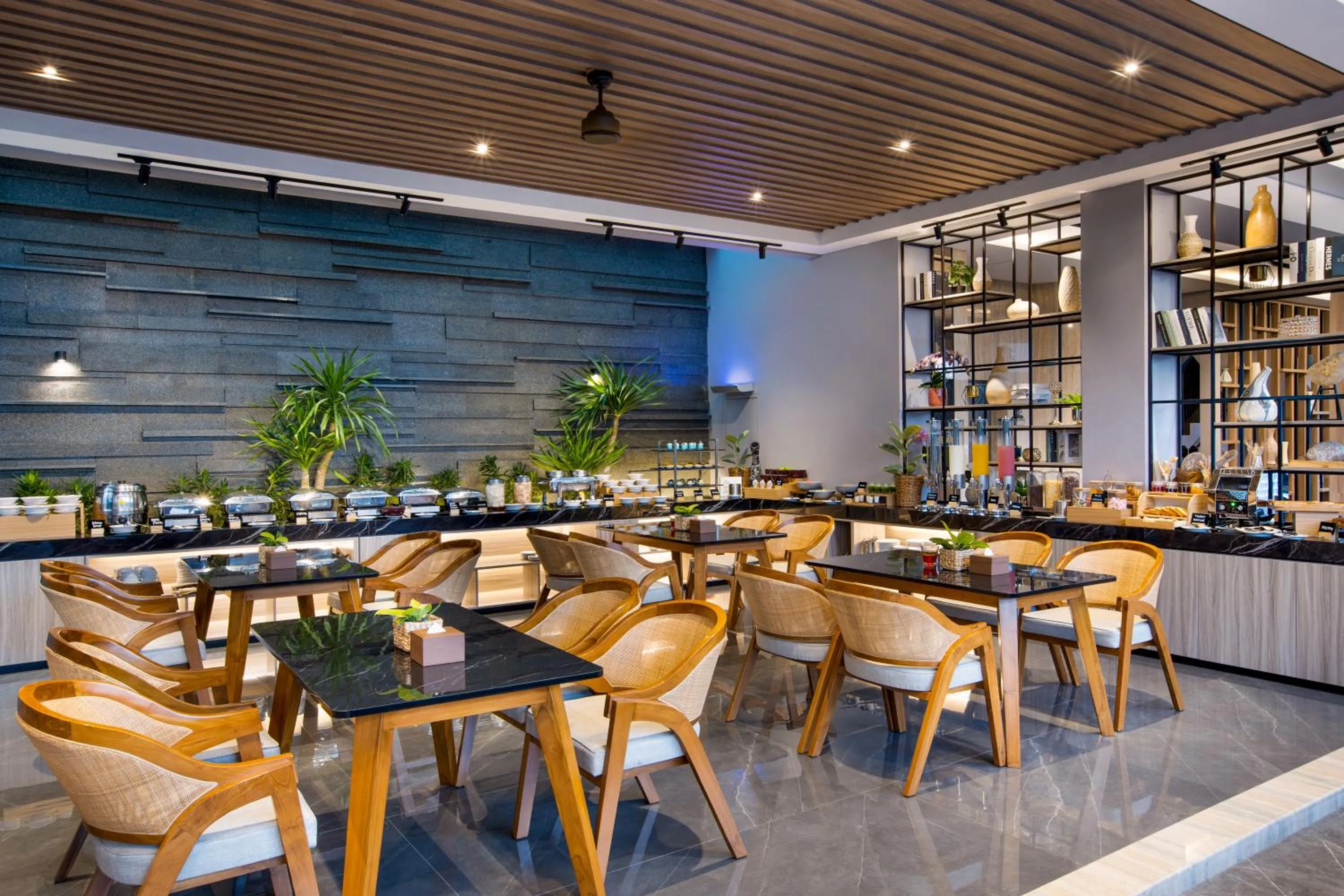 Restaurant/places to eat in Kinaralana Hotel Yogyakarta