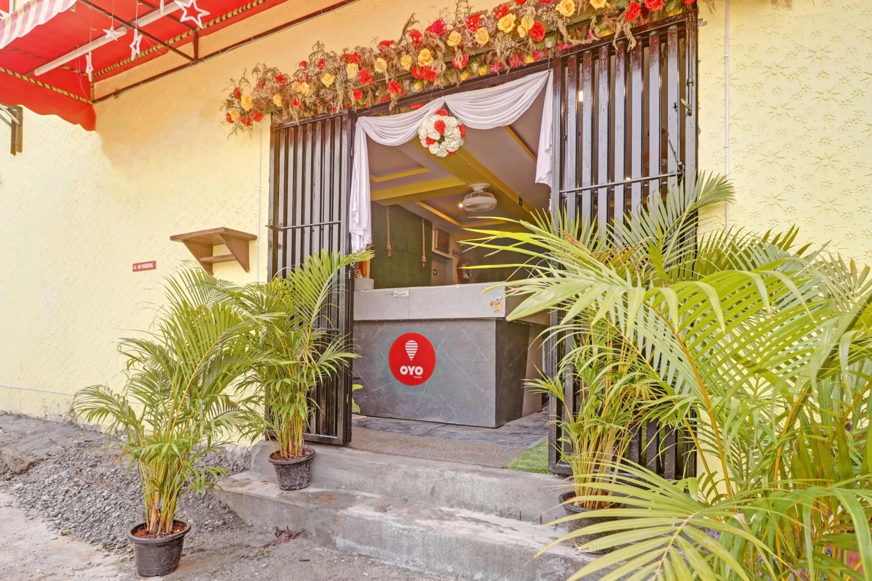 Facade/entrance in Hotel O PALMS INN ROOMS