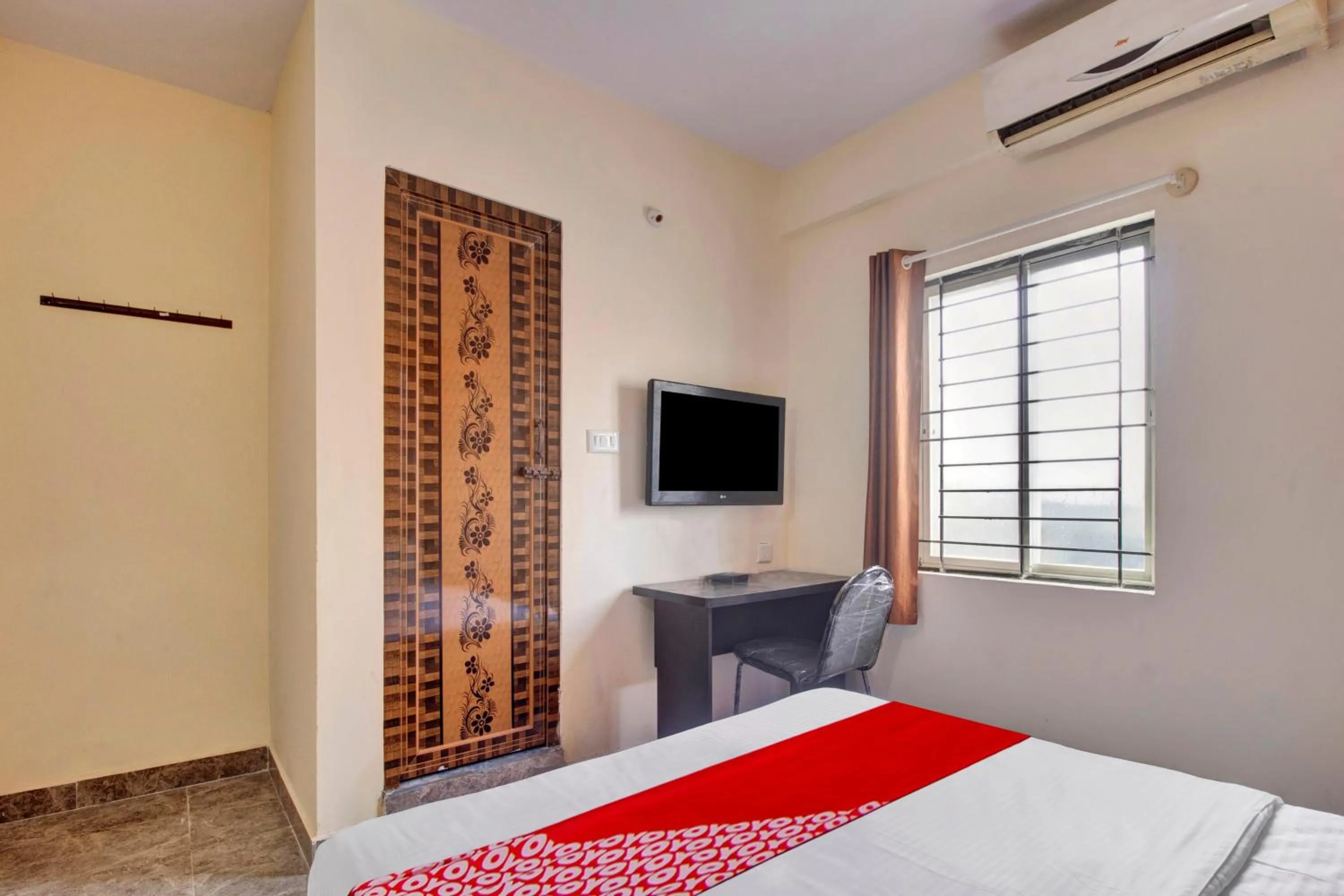 Bedroom, Bed in Hotel O PALMS INN ROOMS