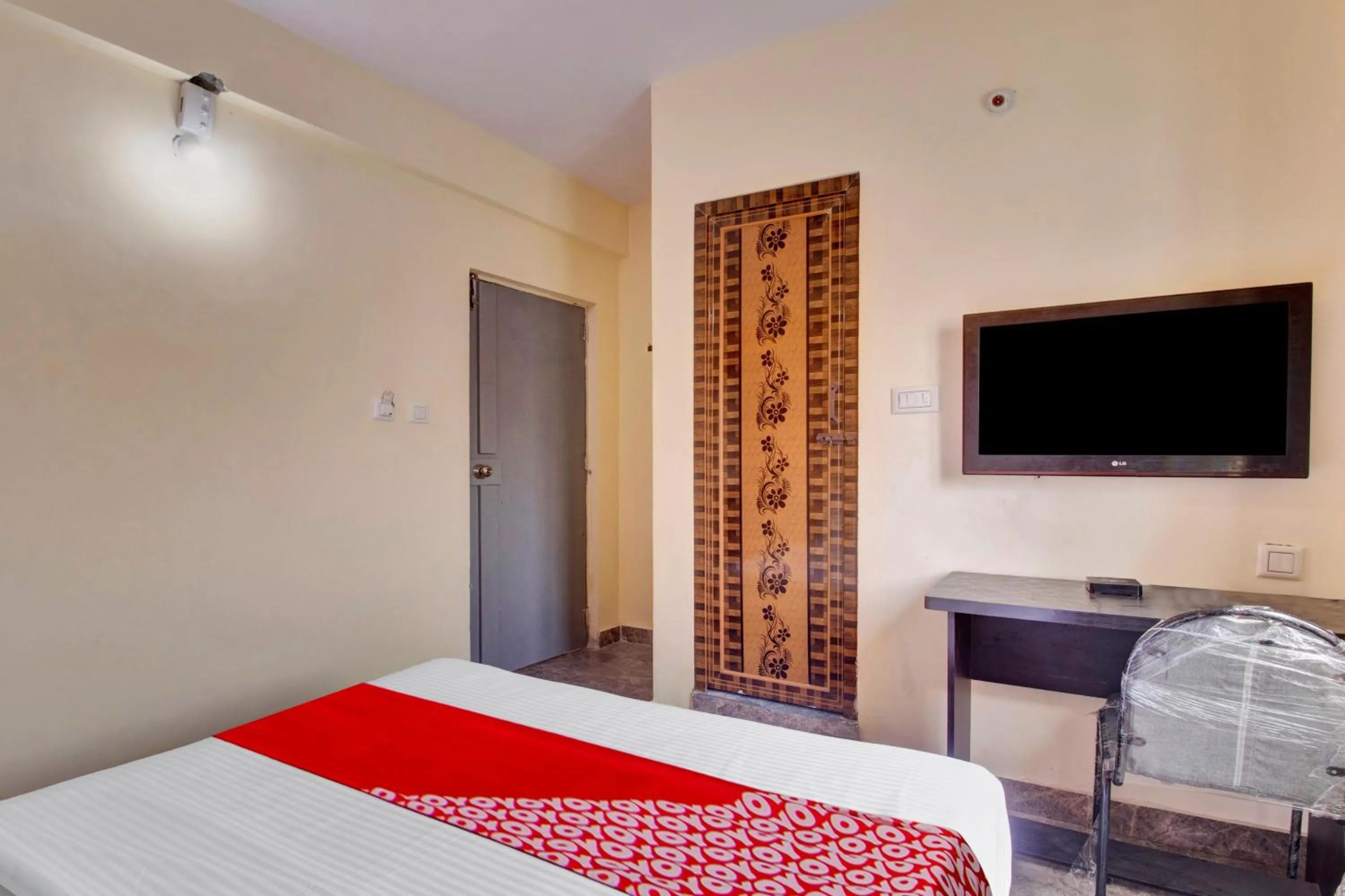 Bedroom, Bed in Hotel O PALMS INN ROOMS