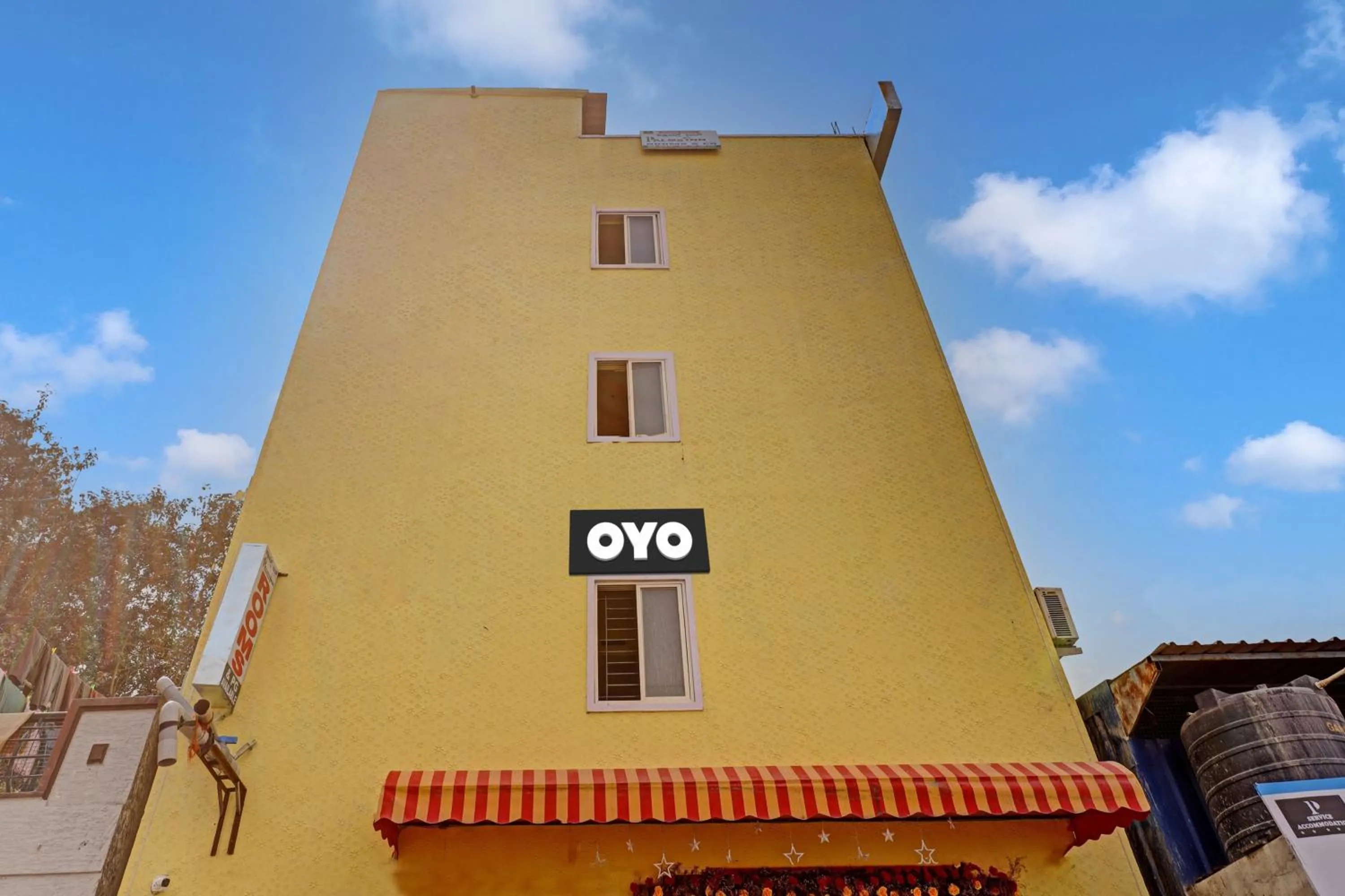 Facade/entrance in Hotel O PALMS INN ROOMS