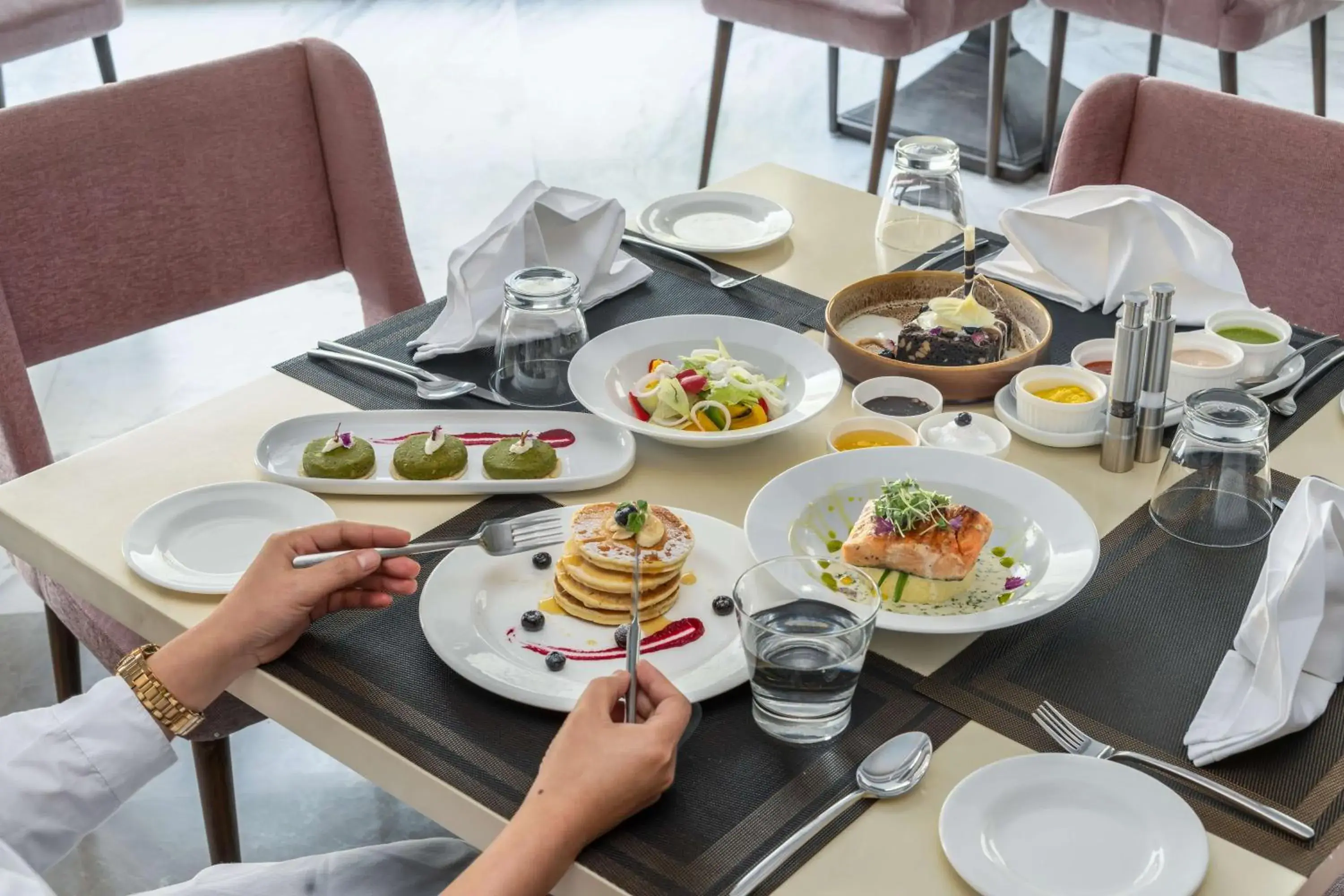 Restaurant/places to eat in Radisson Collection Hotel & Spa, Riverfront Srinagar Restaurant/places to eat in Radisson Collection Hotel & Spa, Riverfront Srinagar