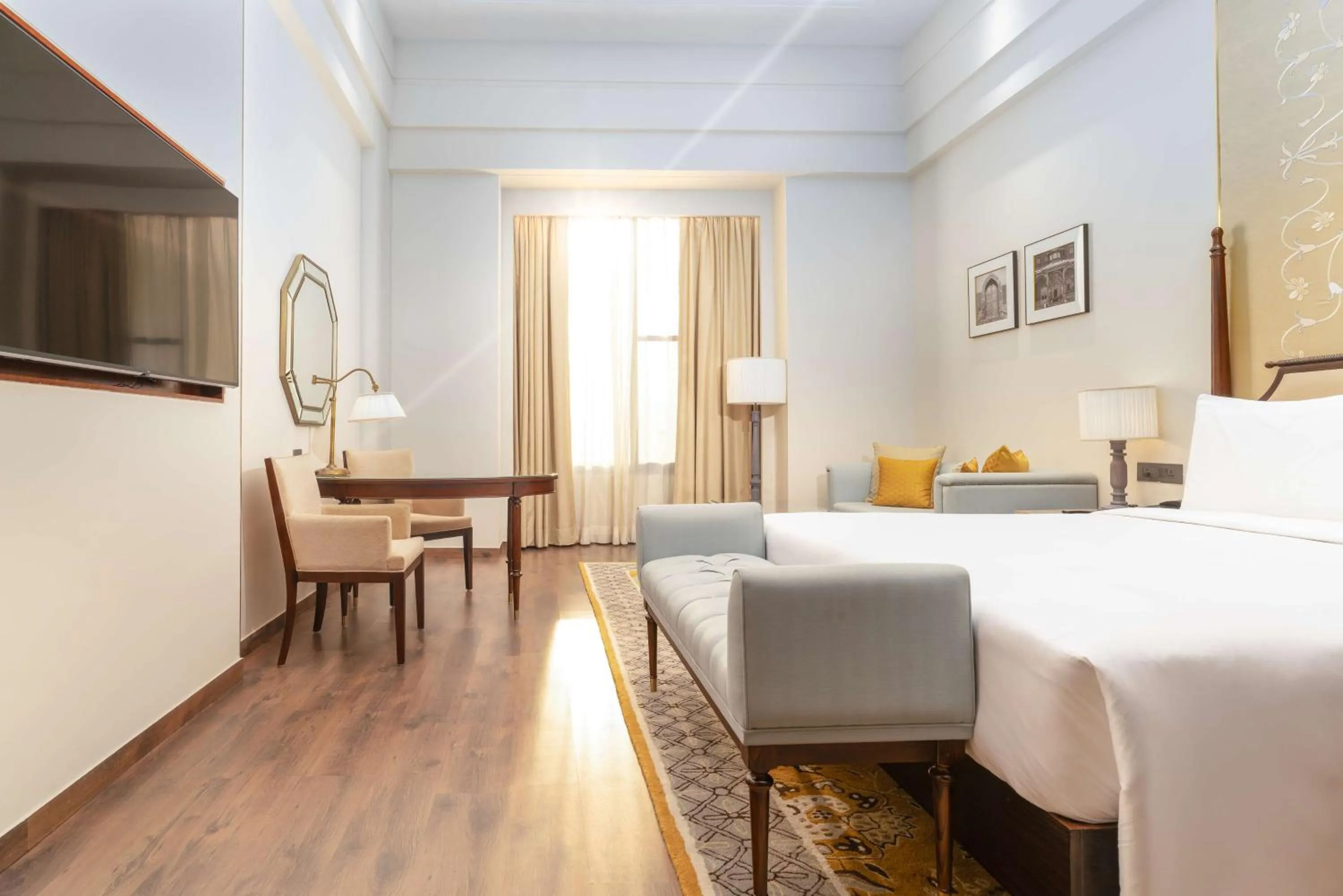 Photo of the whole room, Bed in Radisson Collection Hotel & Spa, Riverfront Srinagar