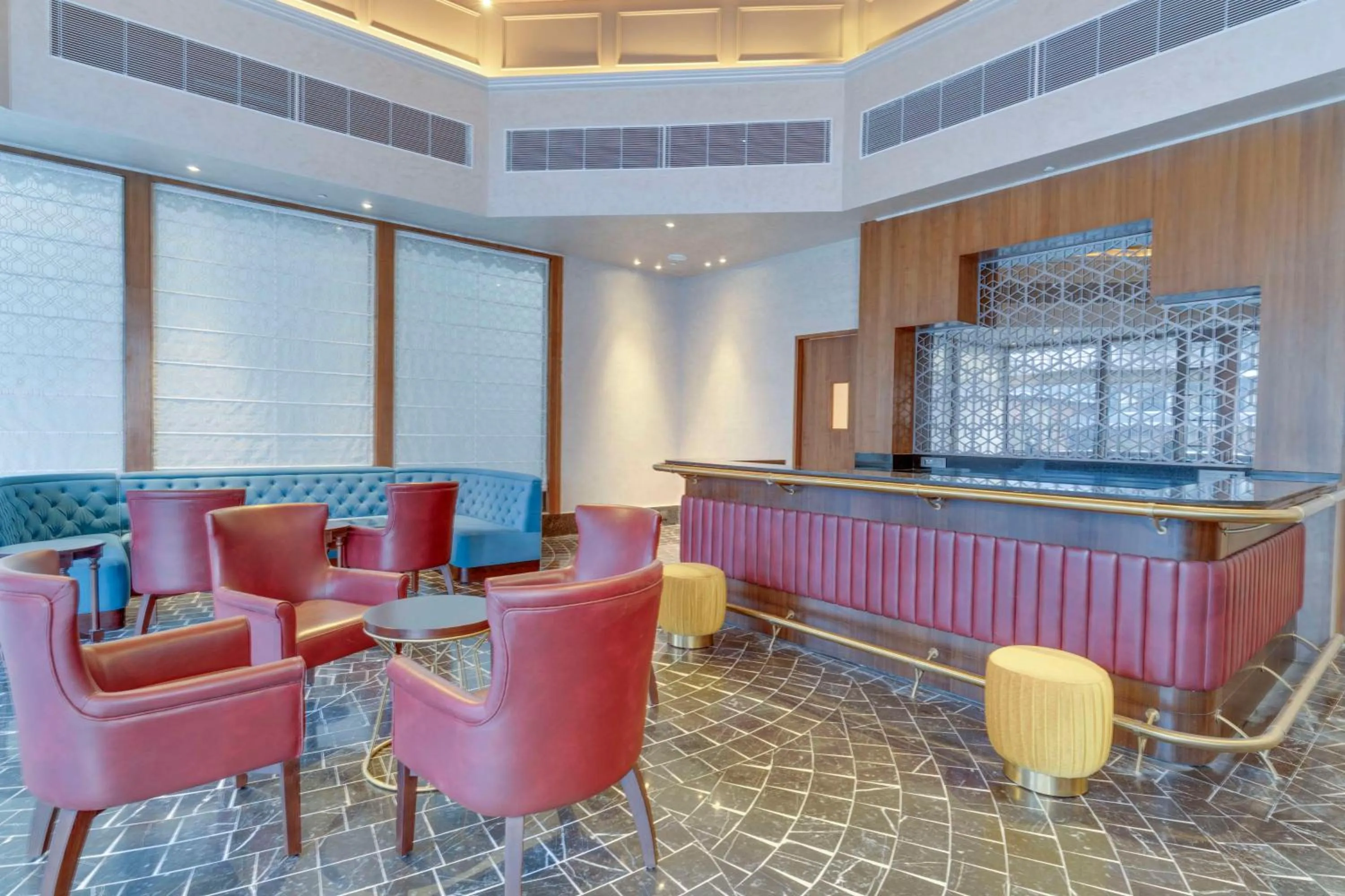 Lounge or bar in Radisson Collection Hotel & Spa, Riverfront Srinagar