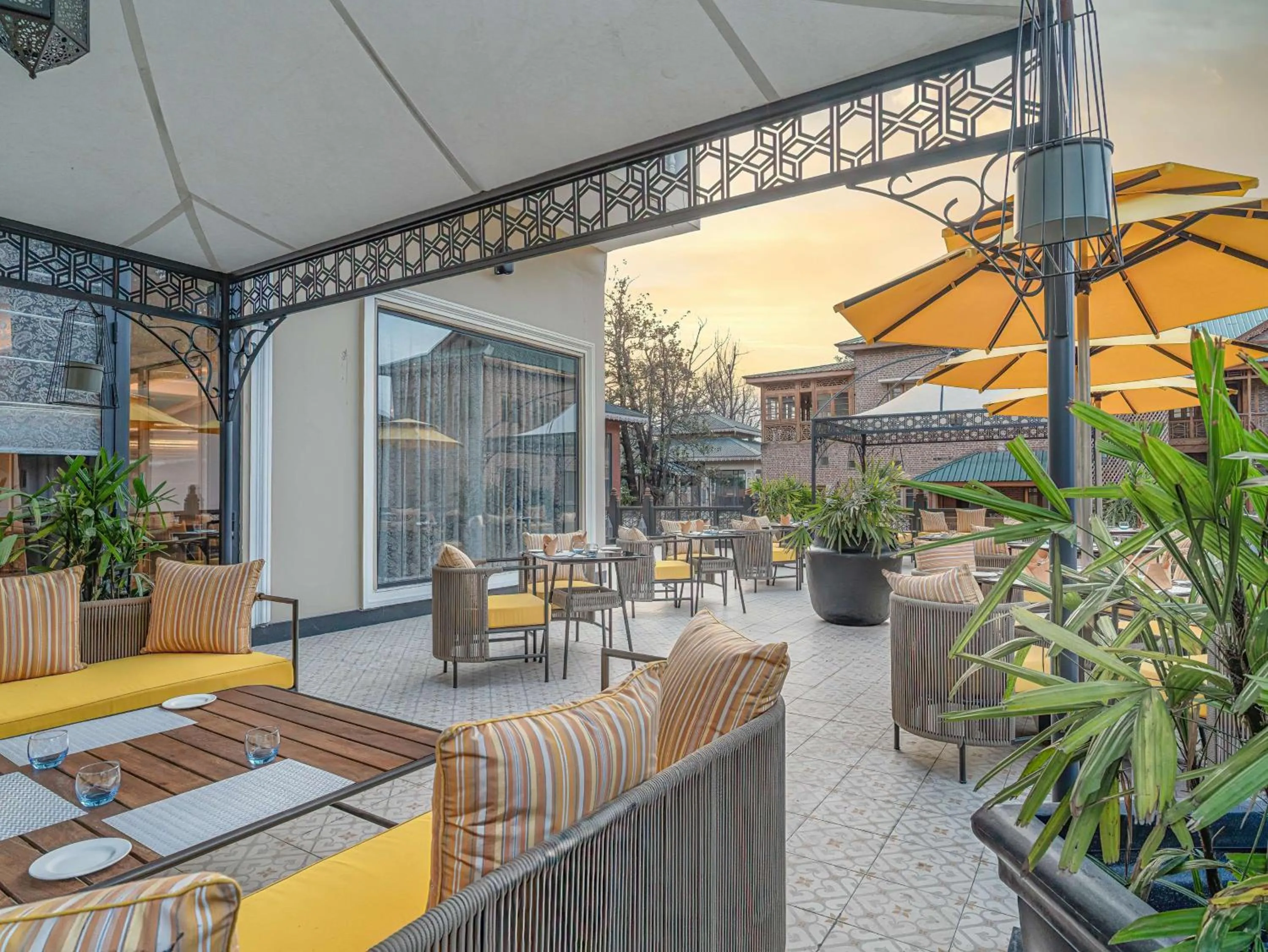 Restaurant/places to eat in Radisson Collection Hotel & Spa, Riverfront Srinagar