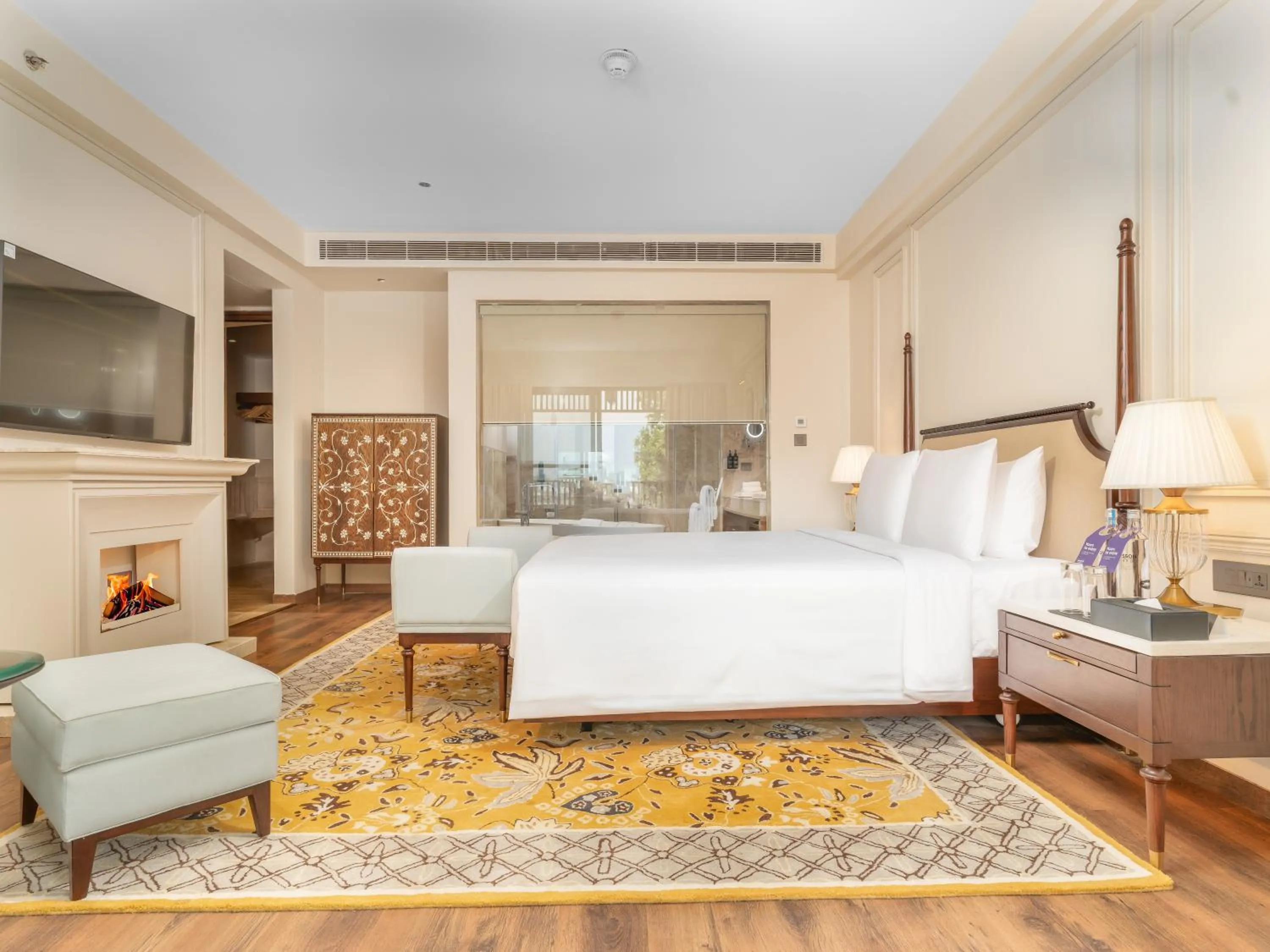 Bedroom in Radisson Collection Hotel & Spa, Riverfront Srinagar