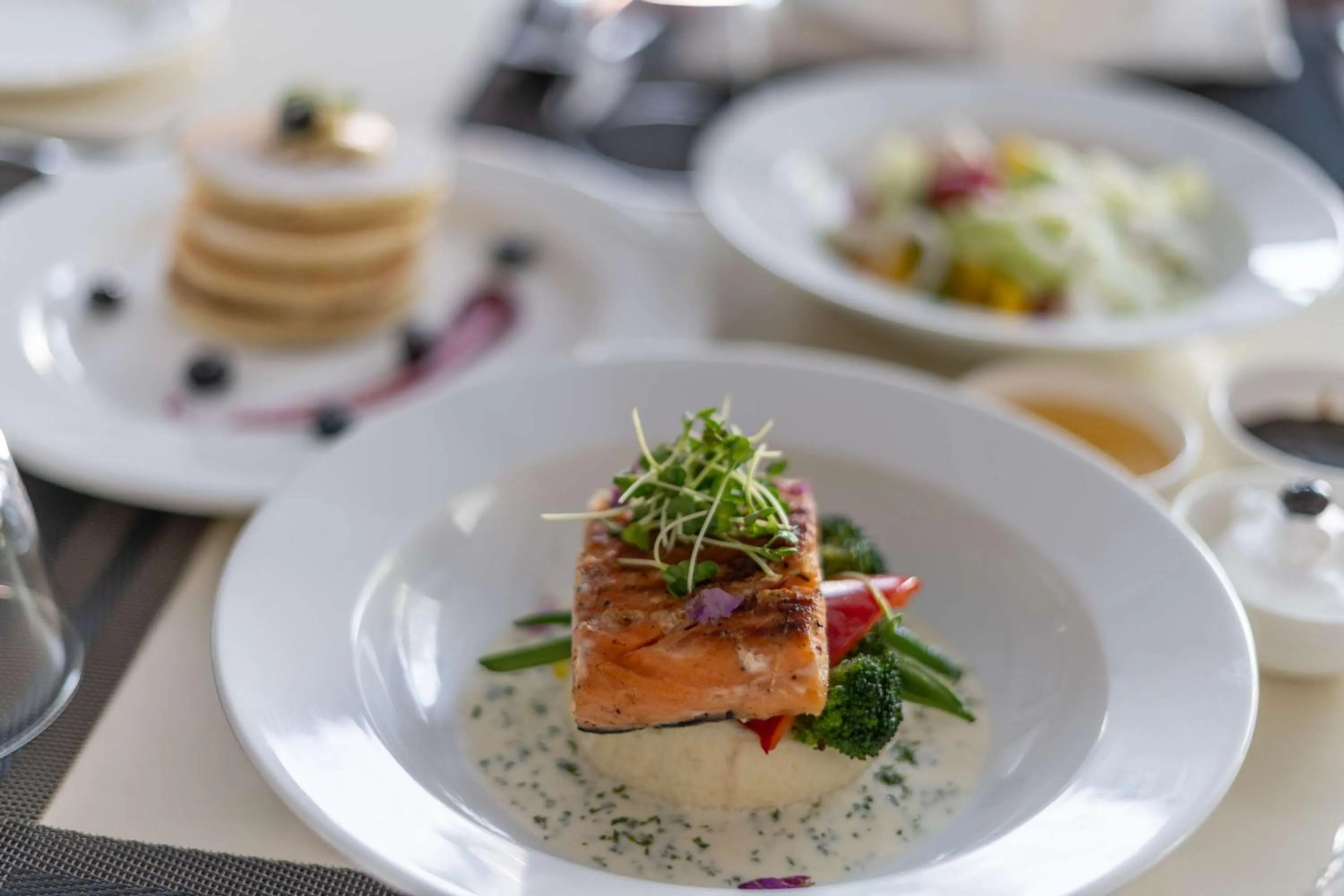 Restaurant/places to eat in Radisson Collection Hotel & Spa, Riverfront Srinagar