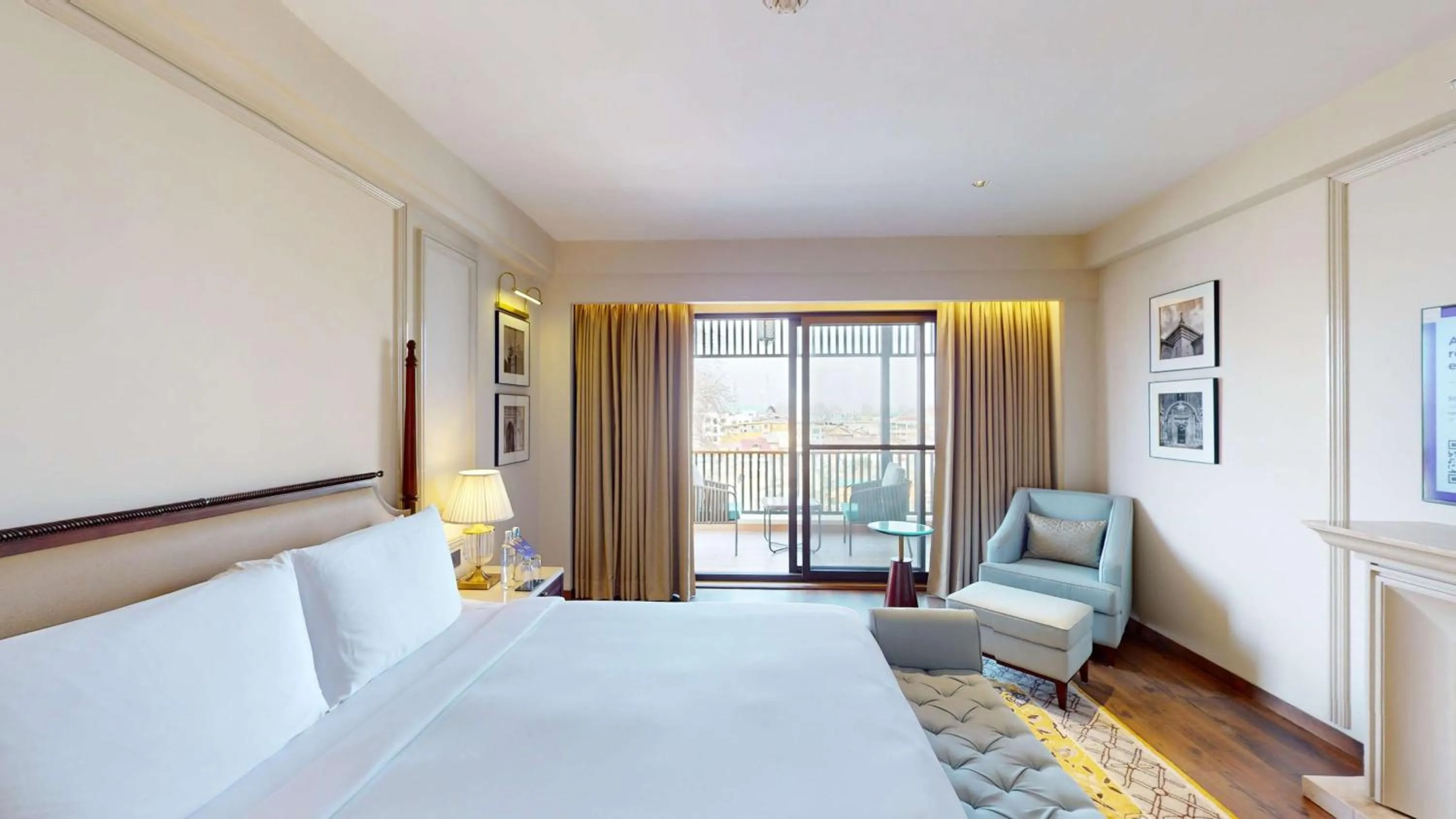 Photo of the whole room, Bed in Radisson Collection Hotel & Spa, Riverfront Srinagar