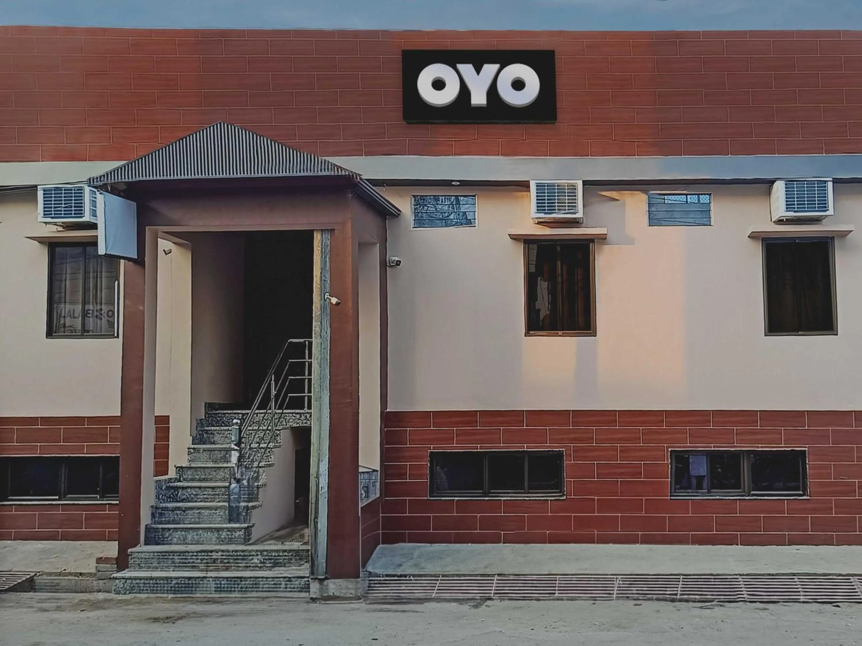 Facade/entrance in Hotel O Royal Regency Palace