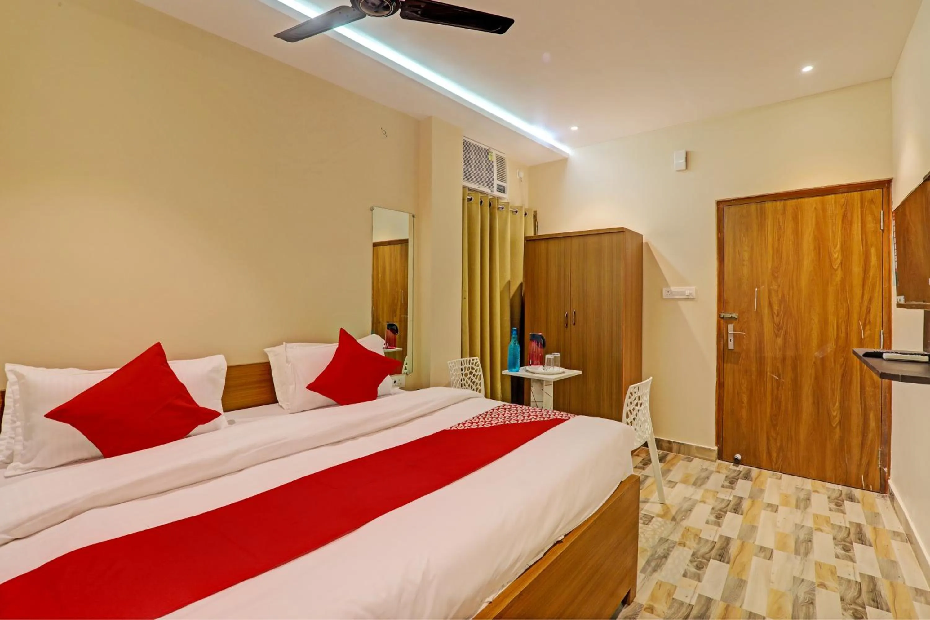 Bedroom in Hotel O Royal Regency Palace