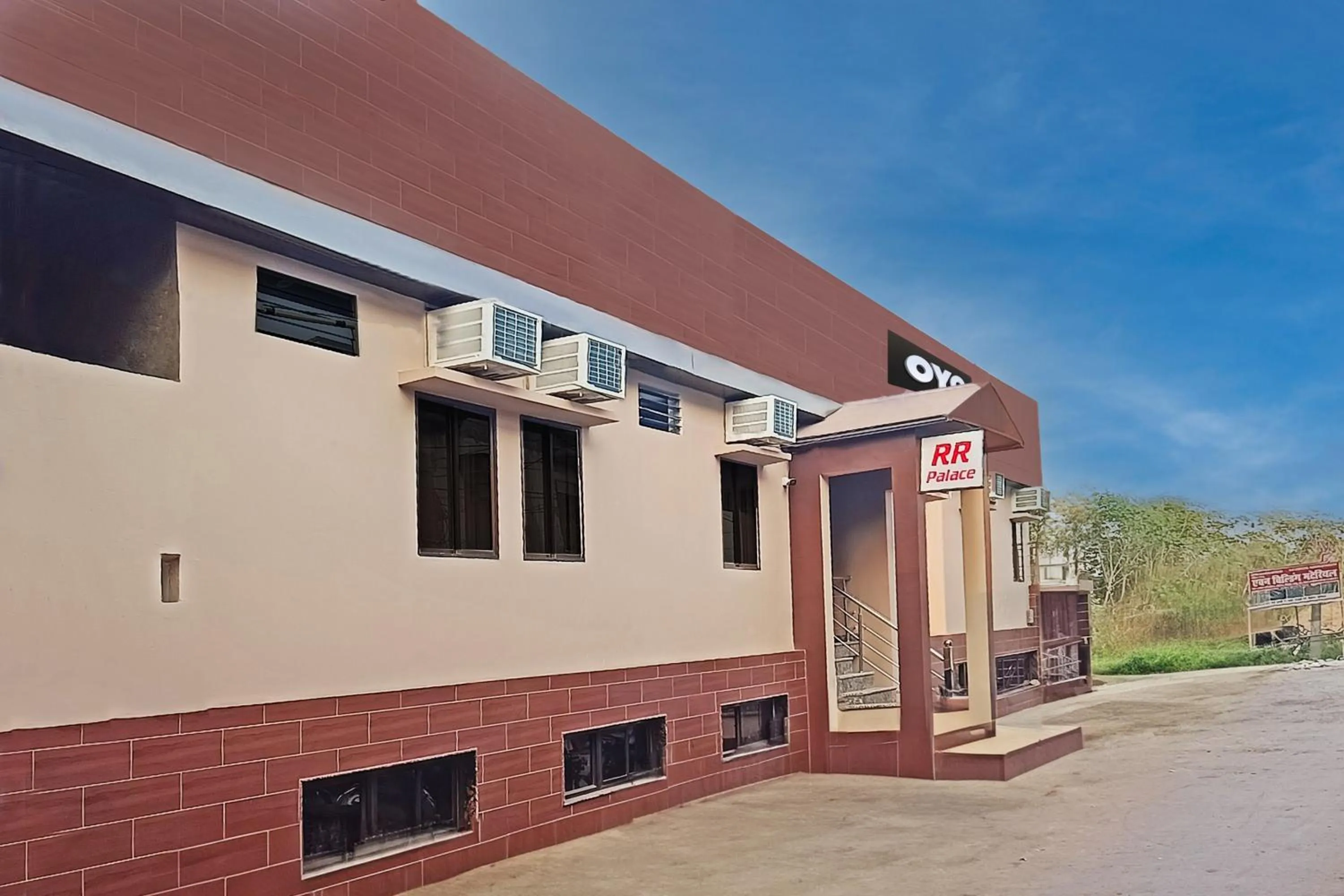 Facade/entrance in Hotel O Royal Regency Palace