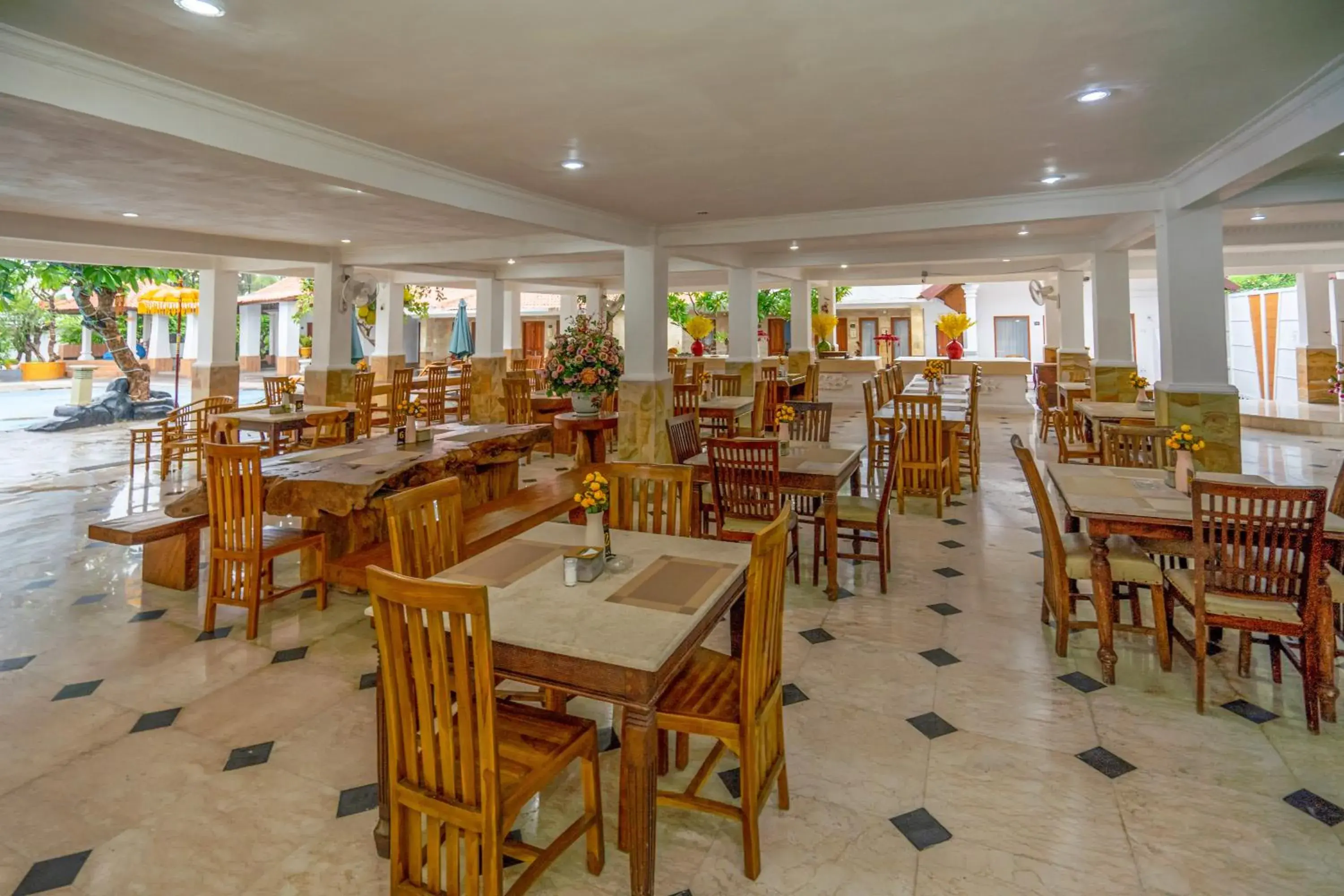 Restaurant/places to eat in Grand Melka Hotel Restaurant/places to eat in Grand Melka Hotel