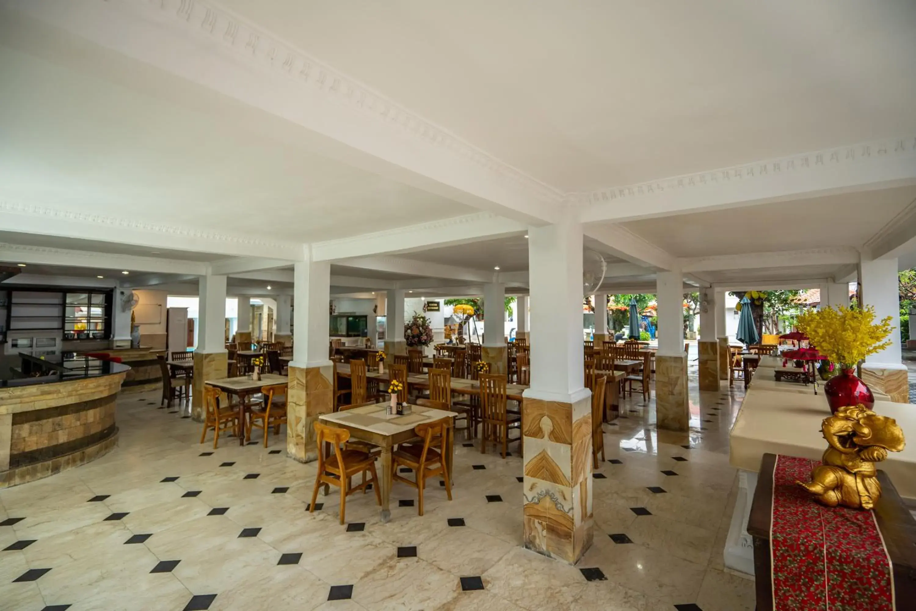 Restaurant/places to eat in Grand Melka Hotel Restaurant/places to eat in Grand Melka Hotel