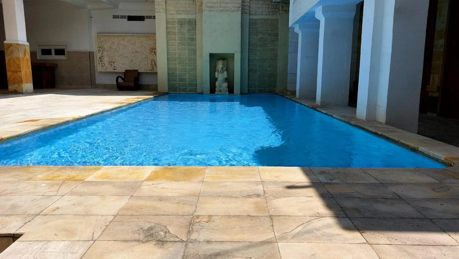 Swimming pool in Grand Melka Hotel