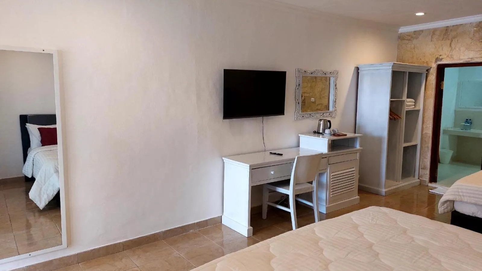 TV and multimedia, Bed in Grand Melka Hotel